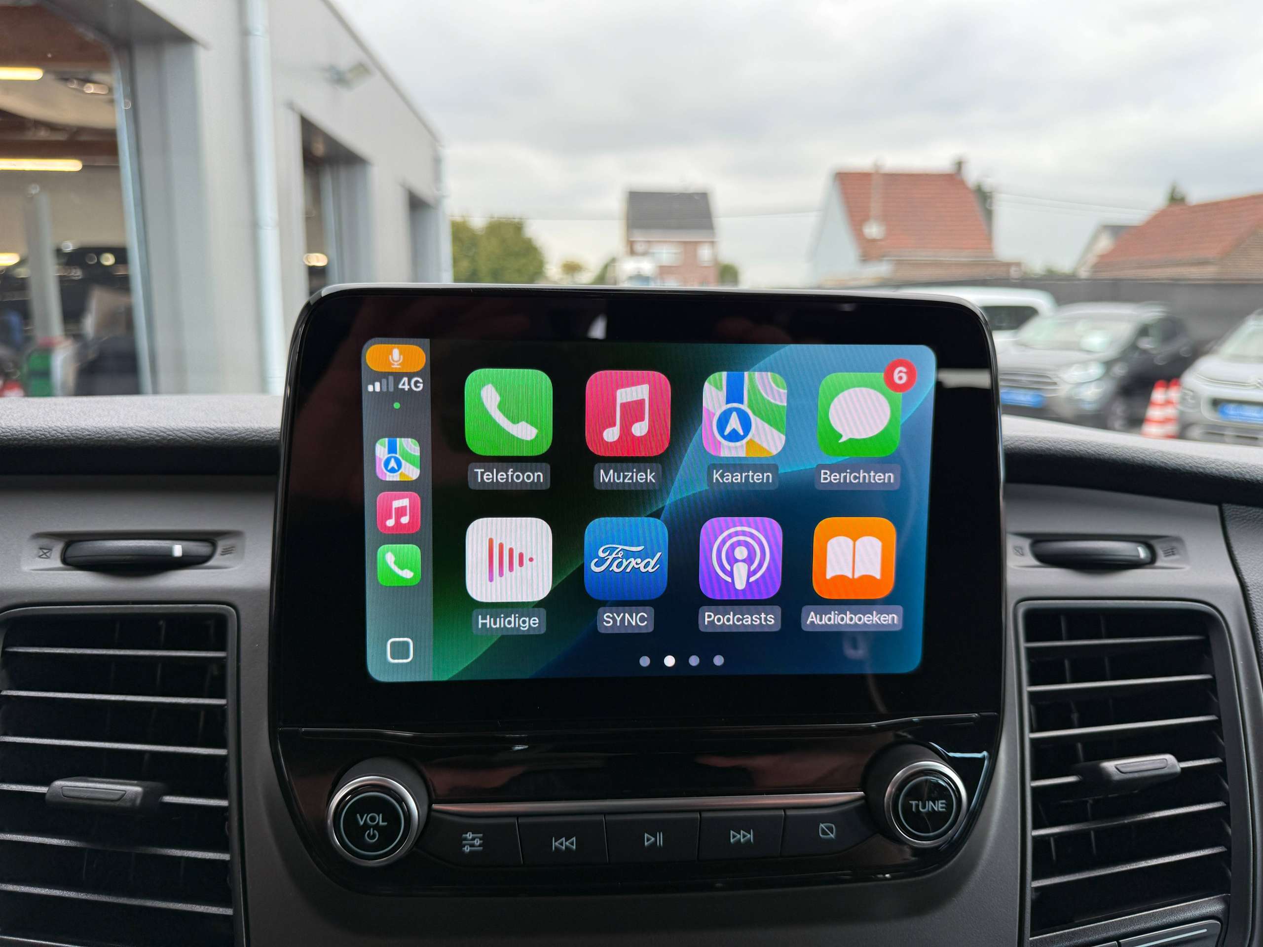 f176cb1a-5756-45f1-9f6f-26682725e85621-ford-transit-custom-2-0-tdci-9-zetels-navigatie-carplay-led-bluetooth-pdc-carpass-nieuwstaat.jpg