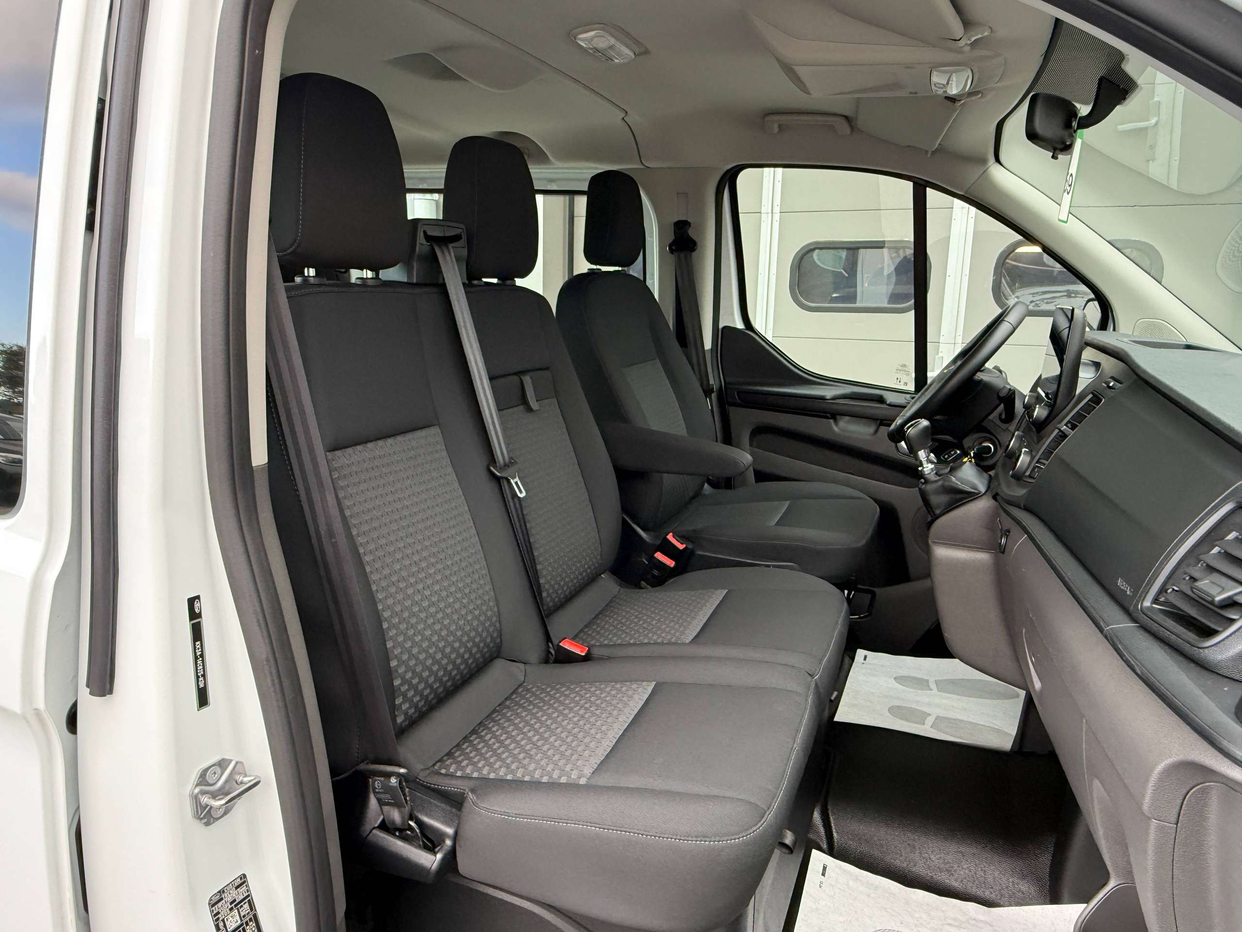 f176cb1a-5756-45f1-9f6f-26682725e85625-ford-transit-custom-2-0-tdci-9-zetels-navigatie-carplay-led-bluetooth-pdc-carpass-nieuwstaat.jpg