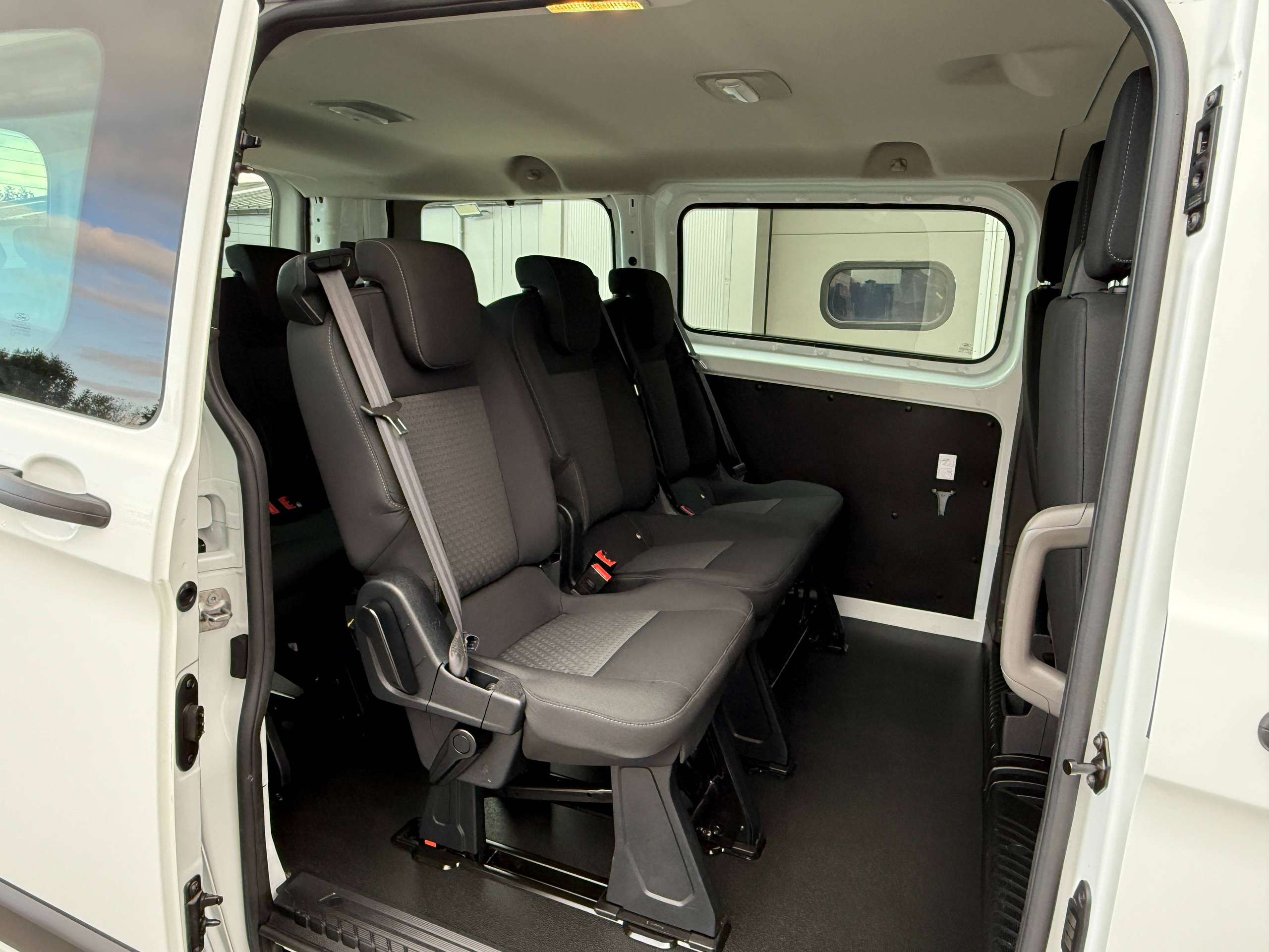 f176cb1a-5756-45f1-9f6f-26682725e85626-ford-transit-custom-2-0-tdci-9-zetels-navigatie-carplay-led-bluetooth-pdc-carpass-nieuwstaat.jpg