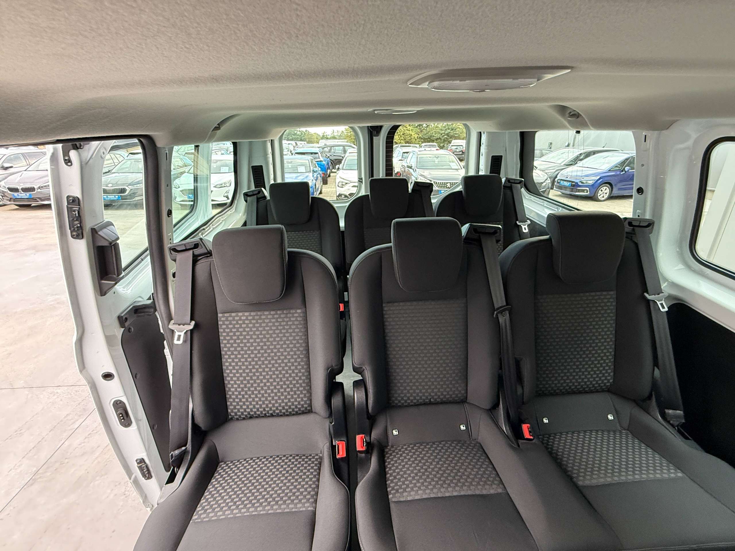f176cb1a-5756-45f1-9f6f-26682725e85629-ford-transit-custom-2-0-tdci-9-zetels-navigatie-carplay-led-bluetooth-pdc-carpass-nieuwstaat.jpg