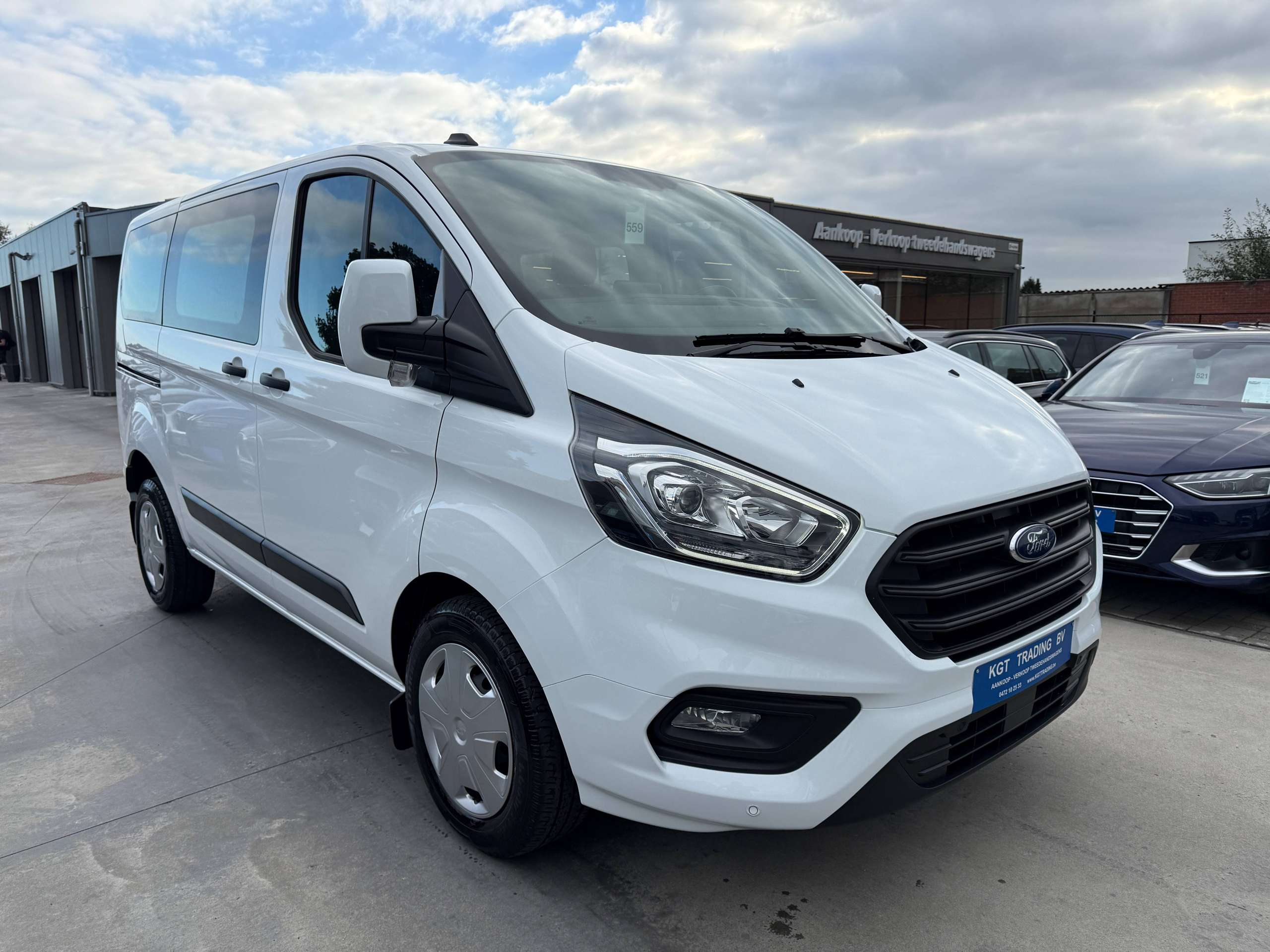 f176cb1a-5756-45f1-9f6f-26682725e8563-ford-transit-custom-2-0-tdci-9-zetels-navigatie-carplay-led-bluetooth-pdc-carpass-nieuwstaat.jpg