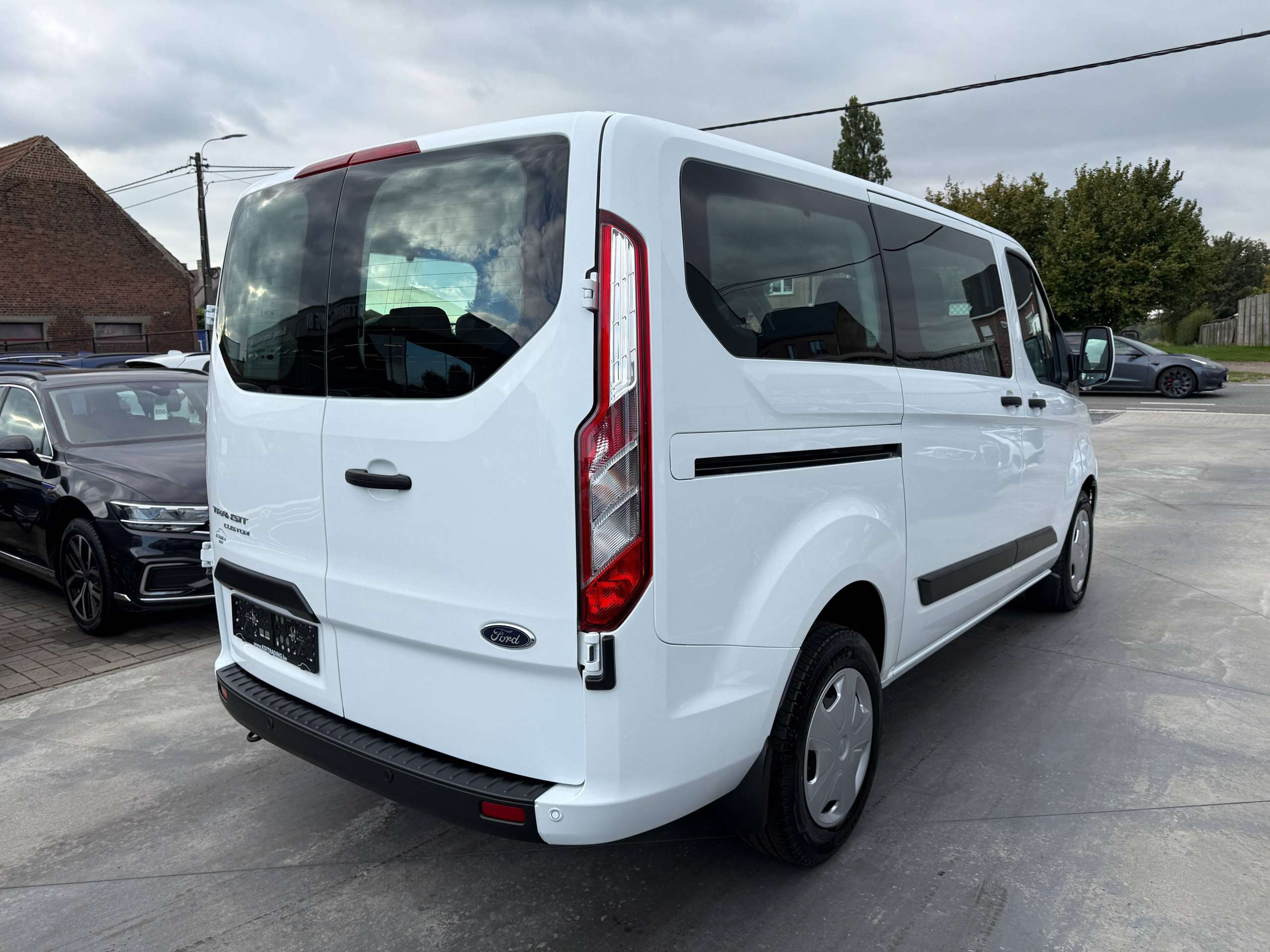 f176cb1a-5756-45f1-9f6f-26682725e8565-ford-transit-custom-2-0-tdci-9-zetels-navigatie-carplay-led-bluetooth-pdc-carpass-nieuwstaat.jpg