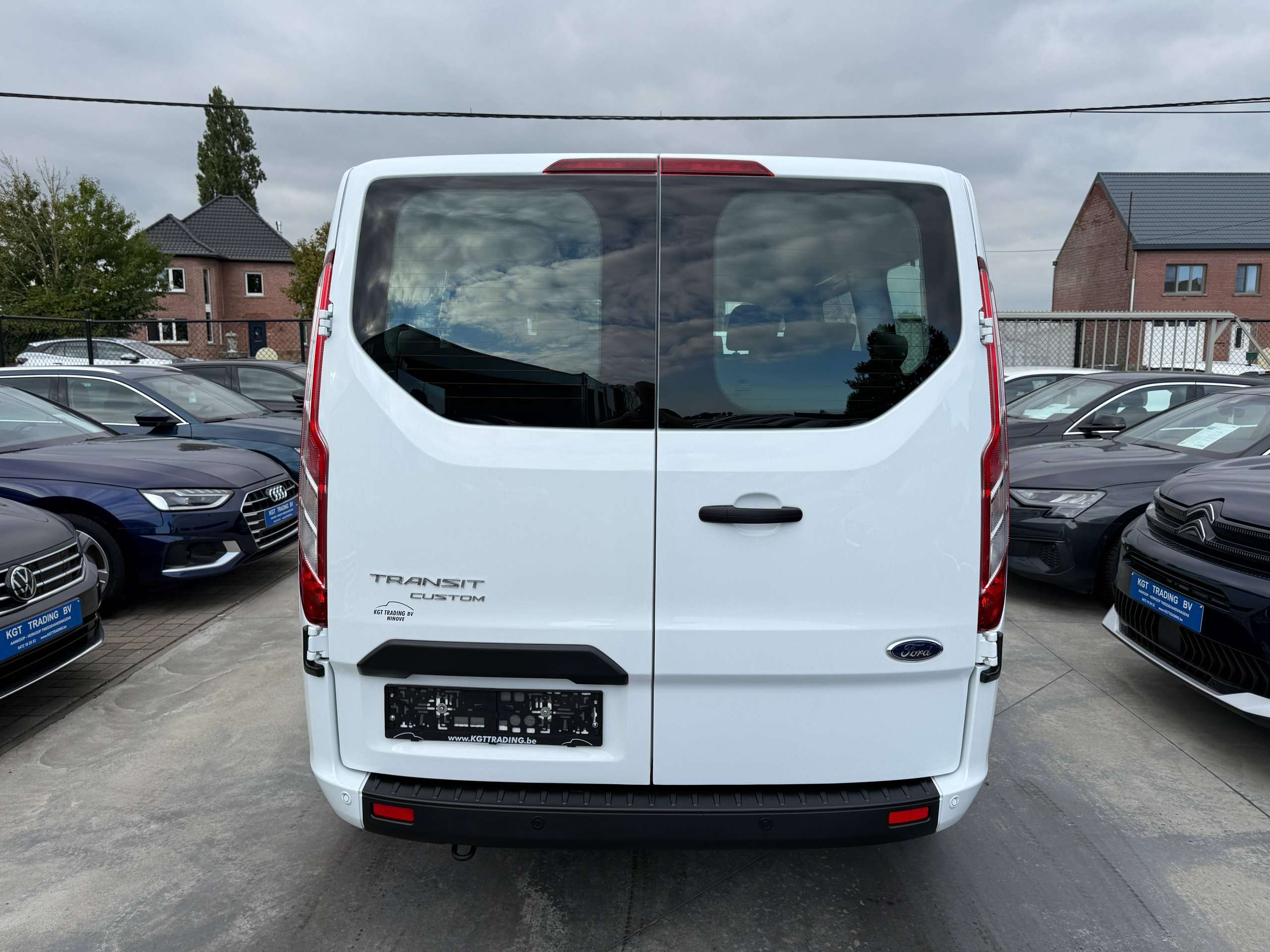 f176cb1a-5756-45f1-9f6f-26682725e8566-ford-transit-custom-2-0-tdci-9-zetels-navigatie-carplay-led-bluetooth-pdc-carpass-nieuwstaat.jpg