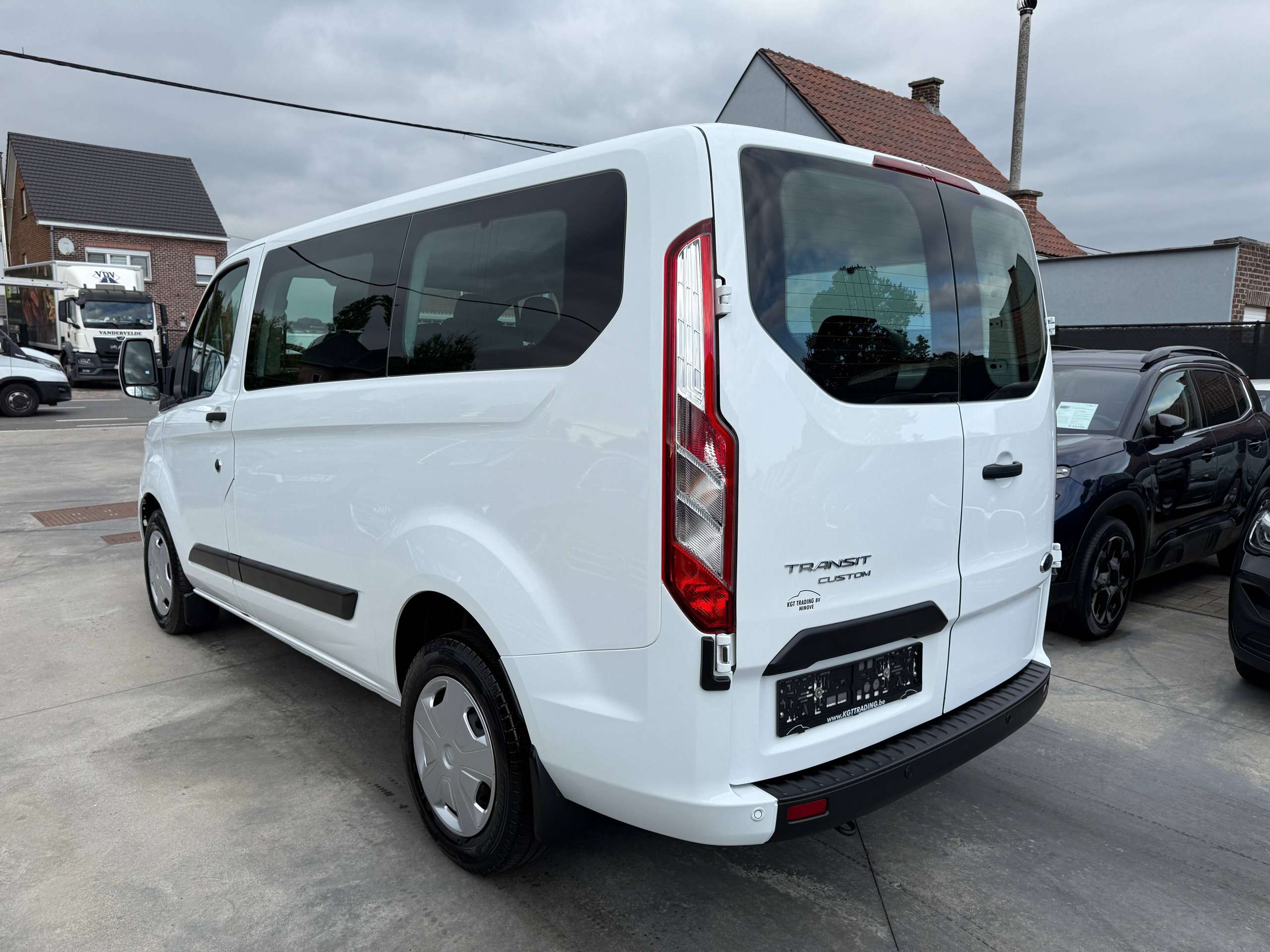 f176cb1a-5756-45f1-9f6f-26682725e8567-ford-transit-custom-2-0-tdci-9-zetels-navigatie-carplay-led-bluetooth-pdc-carpass-nieuwstaat.jpg
