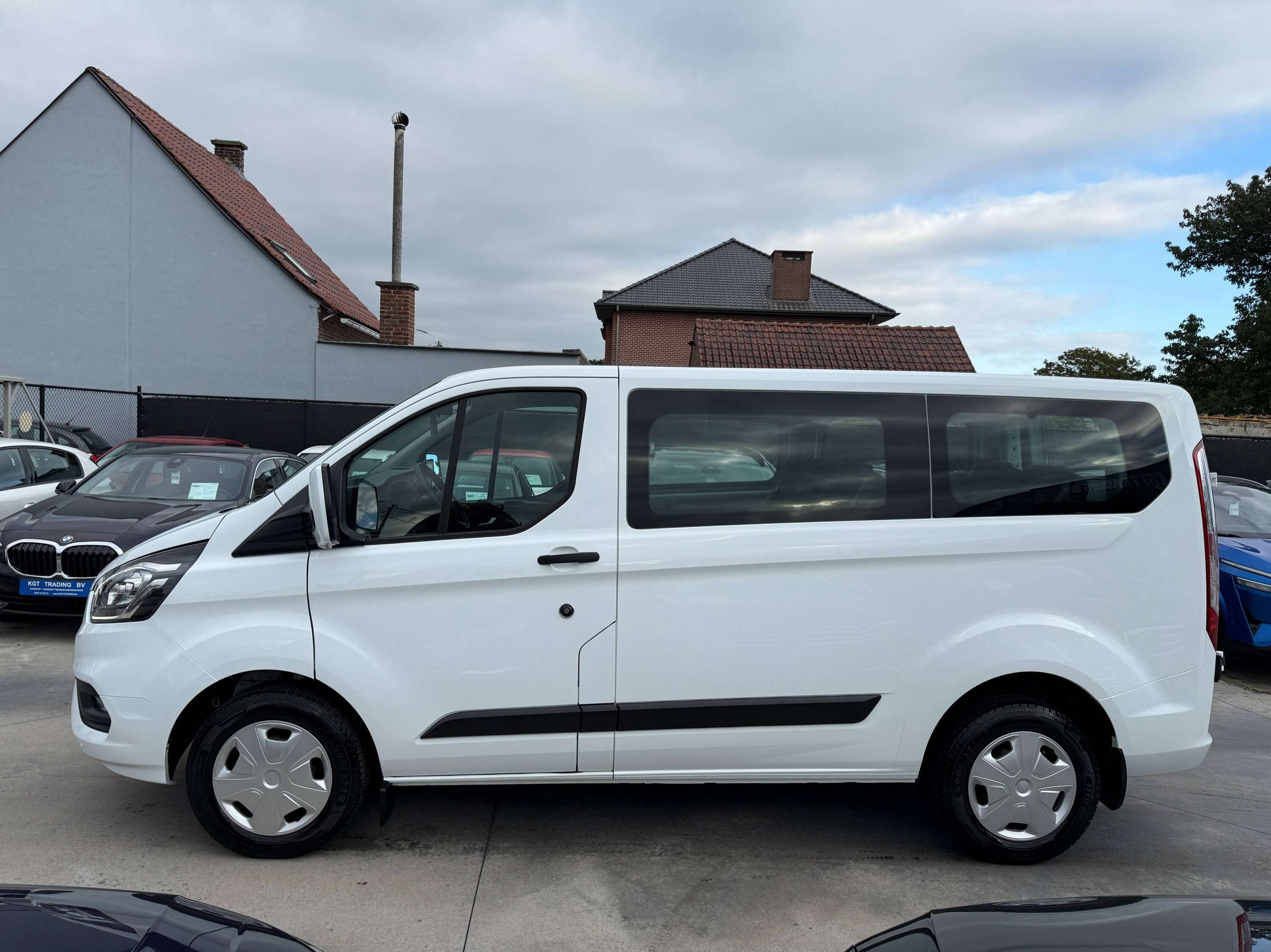 f176cb1a-5756-45f1-9f6f-26682725e8568-ford-transit-custom-2-0-tdci-9-zetels-navigatie-carplay-led-bluetooth-pdc-carpass-nieuwstaat.jpg