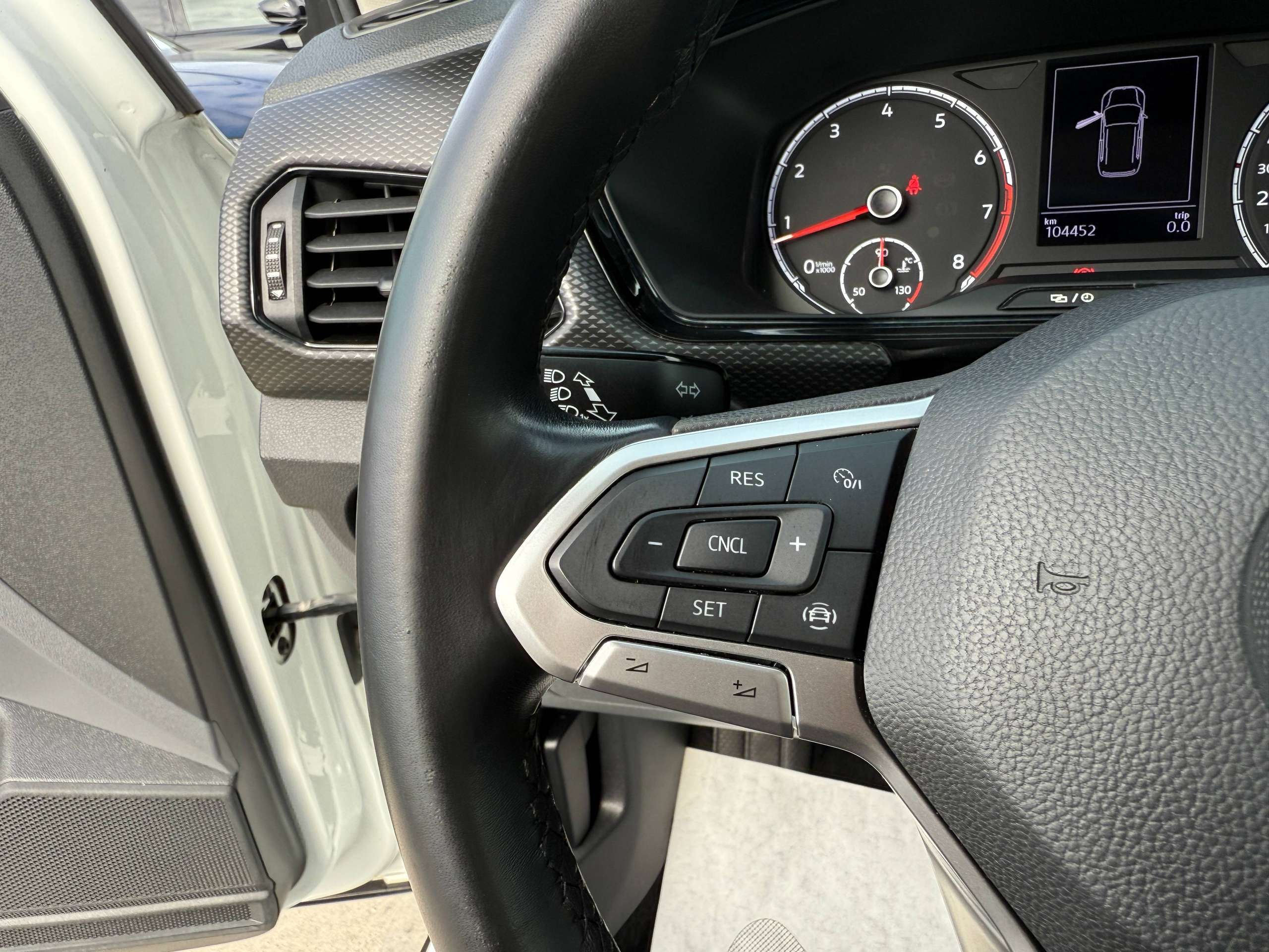 f197f1cf-13ca-44be-866b-6d08847d7b2b18-volkswagen-t-cross-1-5-tsi-150pk-dsg-automaat-r-line-beats-soundsysteem-carplay-pdc-alu.jpg