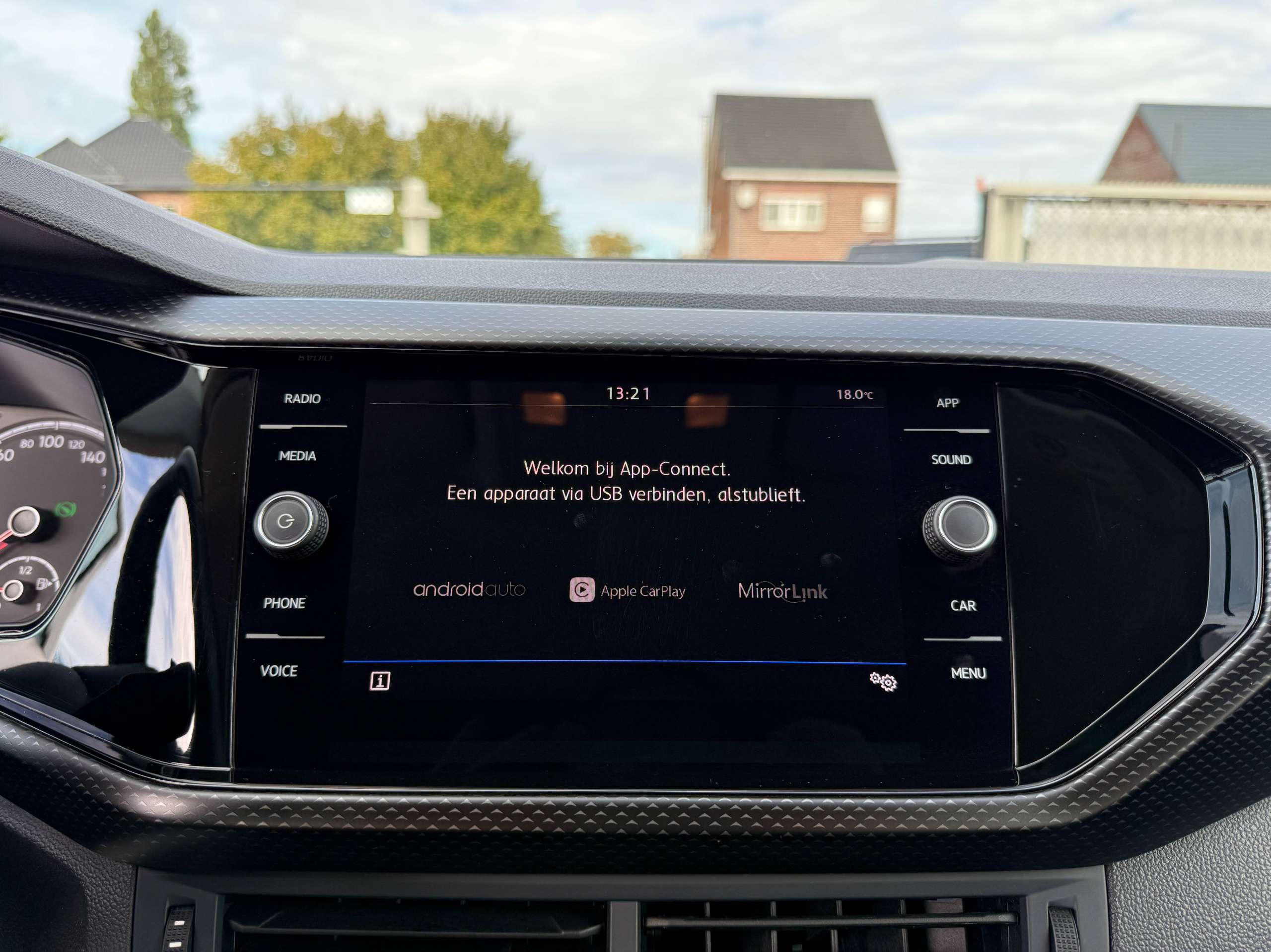 f197f1cf-13ca-44be-866b-6d08847d7b2b21-volkswagen-t-cross-1-5-tsi-150pk-dsg-automaat-r-line-beats-soundsysteem-carplay-pdc-alu.jpg
