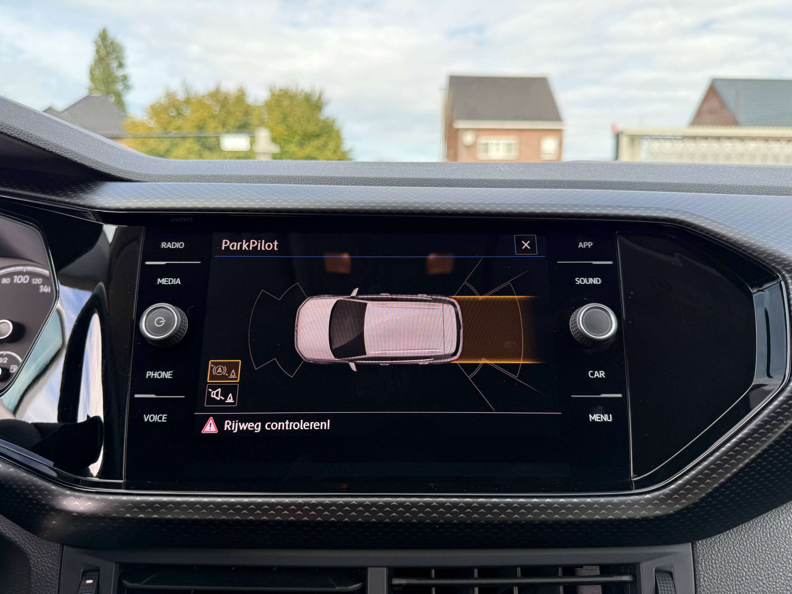 f197f1cf-13ca-44be-866b-6d08847d7b2b22-volkswagen-t-cross-1-5-tsi-150pk-dsg-automaat-r-line-beats-soundsysteem-carplay-pdc-alu.jpg