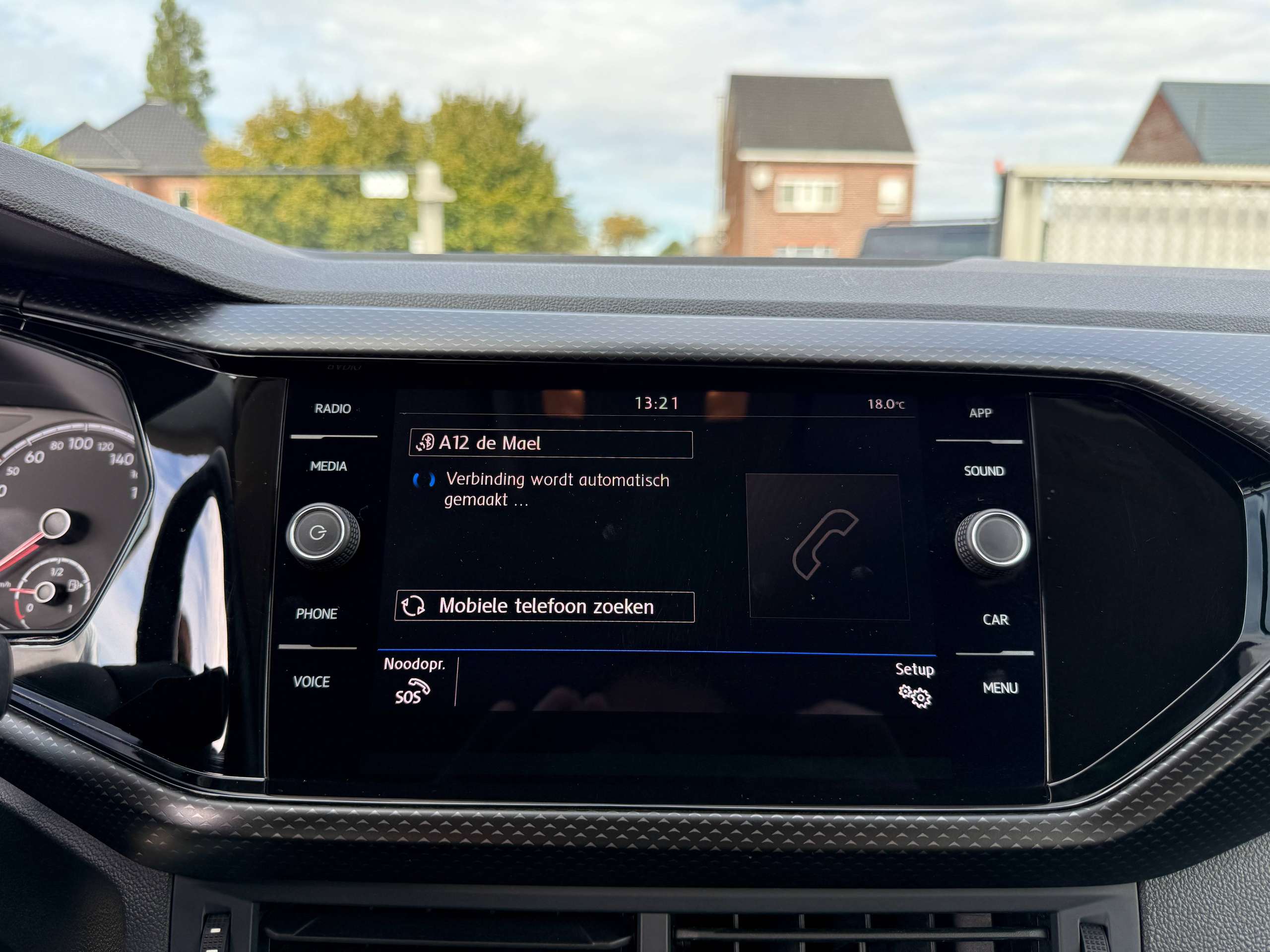 f197f1cf-13ca-44be-866b-6d08847d7b2b24-volkswagen-t-cross-1-5-tsi-150pk-dsg-automaat-r-line-beats-soundsysteem-carplay-pdc-alu.jpg