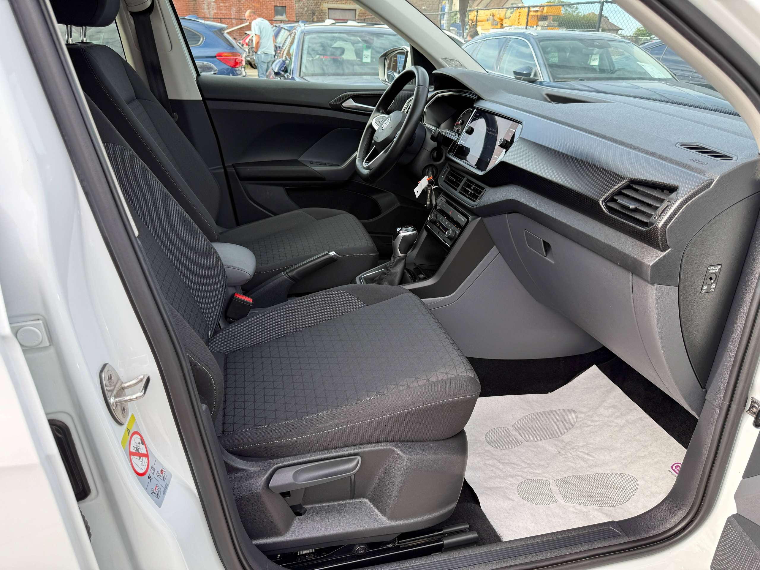 f197f1cf-13ca-44be-866b-6d08847d7b2b26-volkswagen-t-cross-1-5-tsi-150pk-dsg-automaat-r-line-beats-soundsysteem-carplay-pdc-alu.jpg