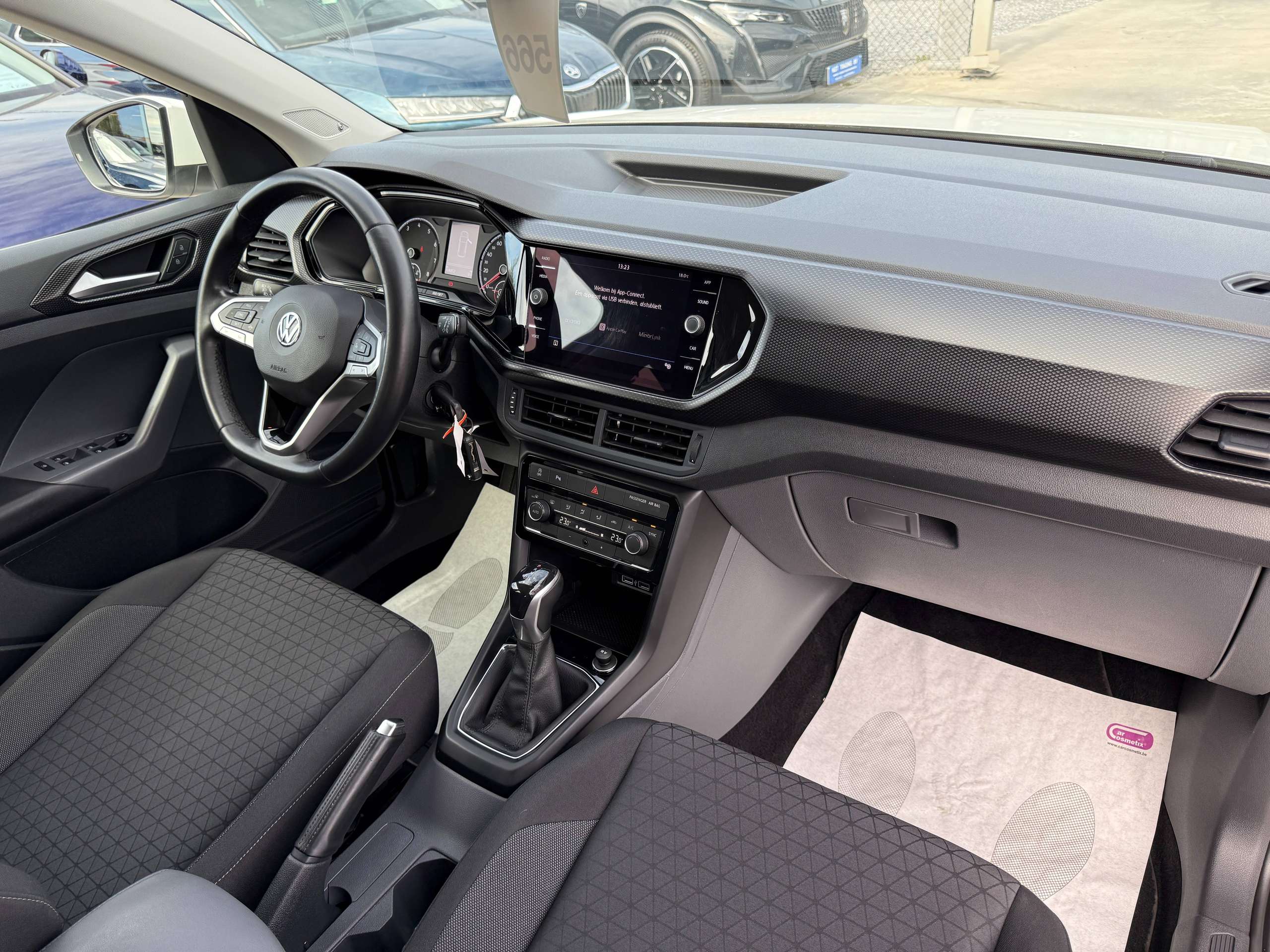 f197f1cf-13ca-44be-866b-6d08847d7b2b27-volkswagen-t-cross-1-5-tsi-150pk-dsg-automaat-r-line-beats-soundsysteem-carplay-pdc-alu.jpg