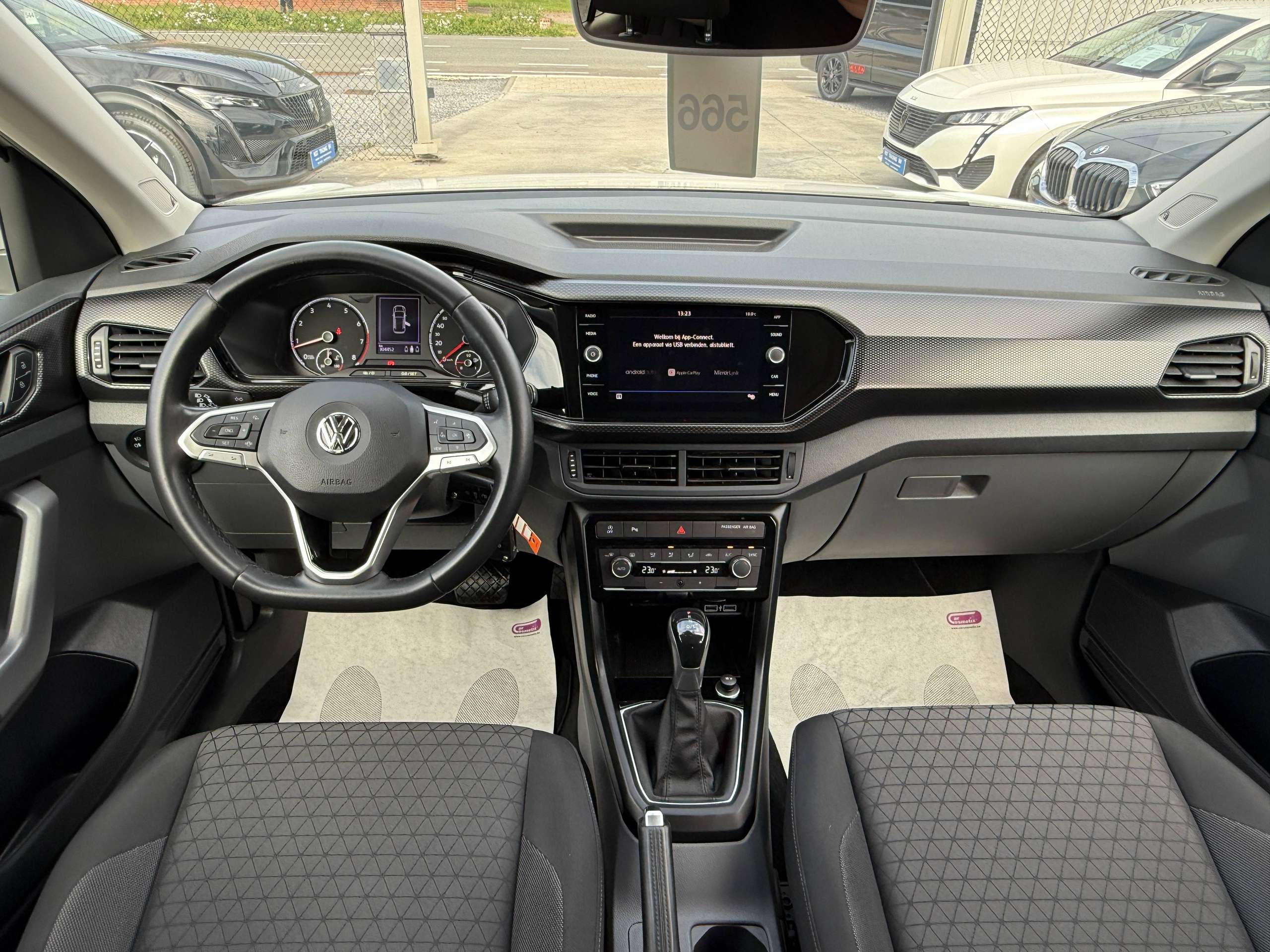 f197f1cf-13ca-44be-866b-6d08847d7b2b31-volkswagen-t-cross-1-5-tsi-150pk-dsg-automaat-r-line-beats-soundsysteem-carplay-pdc-alu.jpg