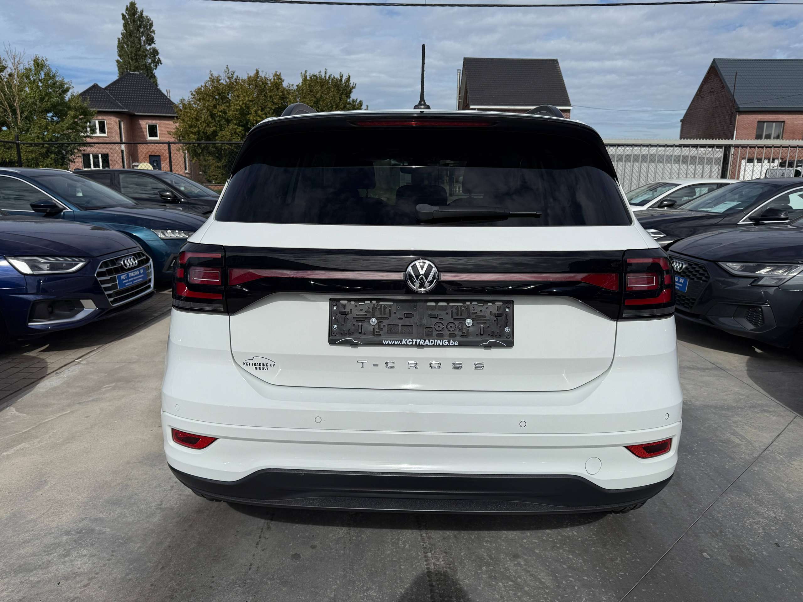 f197f1cf-13ca-44be-866b-6d08847d7b2b6-volkswagen-t-cross-1-5-tsi-150pk-dsg-automaat-r-line-beats-soundsysteem-carplay-pdc-alu.jpg