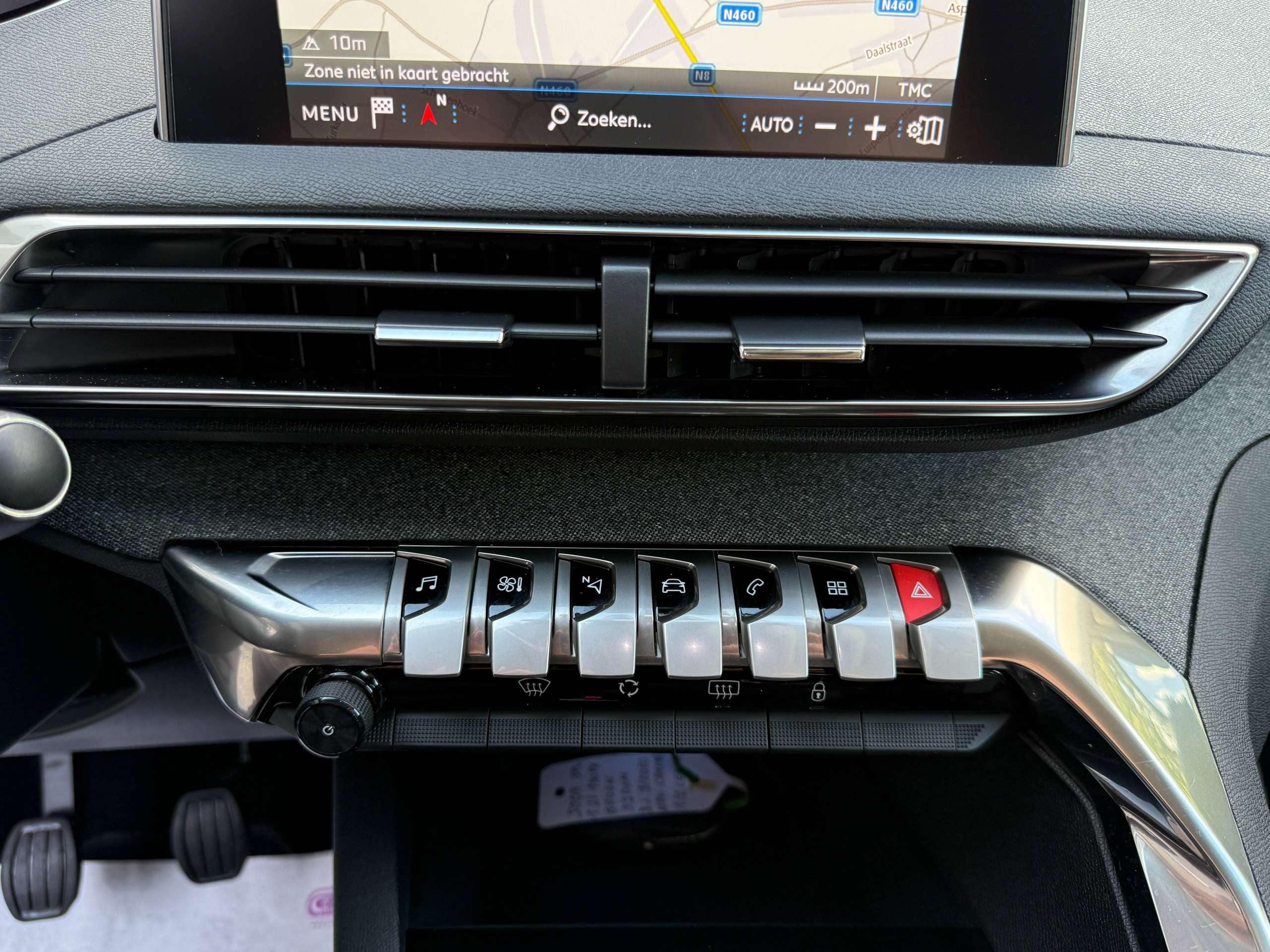 f874540f-257d-4293-b188-4f9145fff14c22-peugeot-5008-1-2i-130pk-7-zetels-navigatie-leder-camera-carplay-dab-pdc.jpg