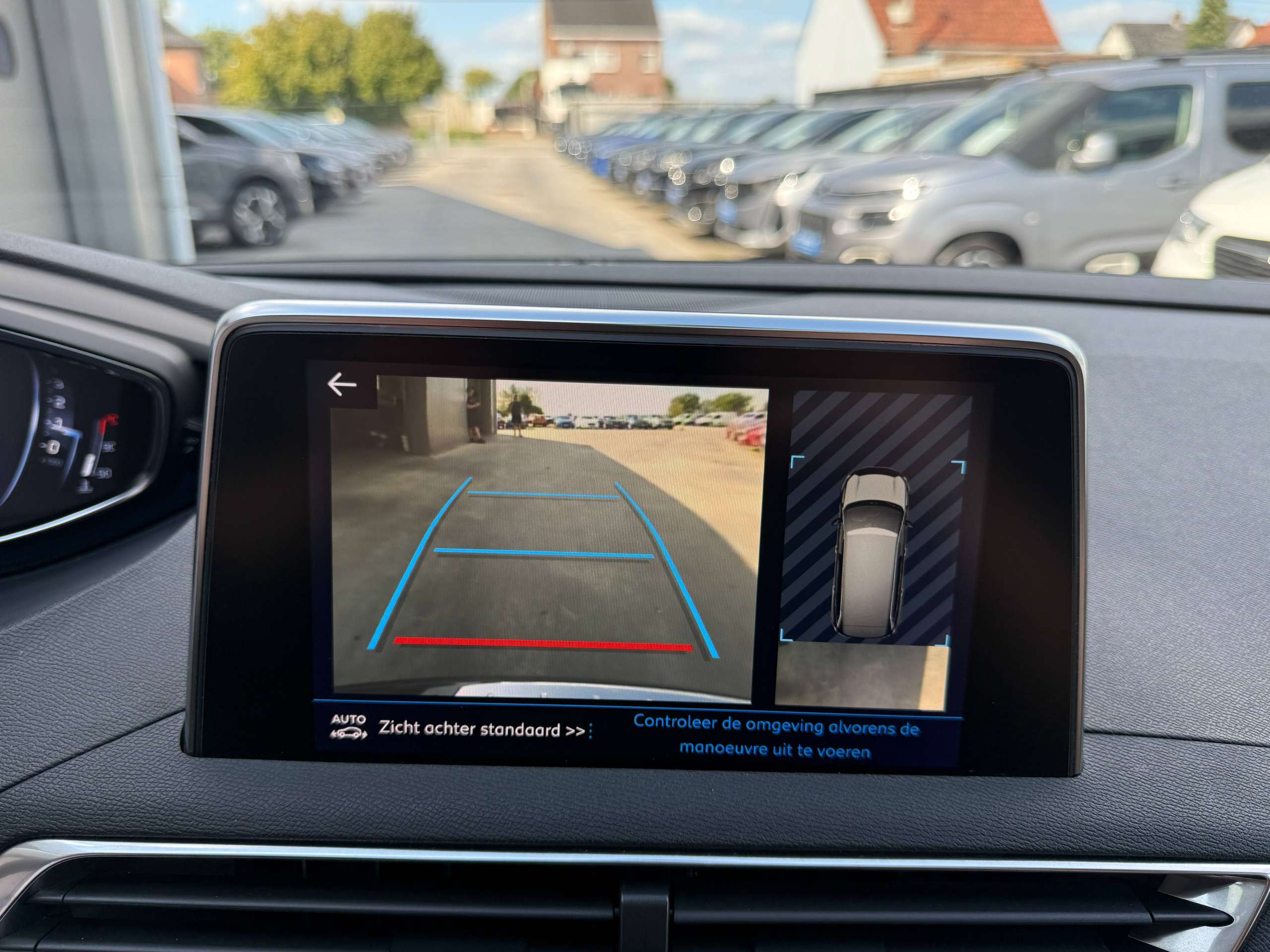f874540f-257d-4293-b188-4f9145fff14c23-peugeot-5008-1-2i-130pk-7-zetels-navigatie-leder-camera-carplay-dab-pdc.jpg