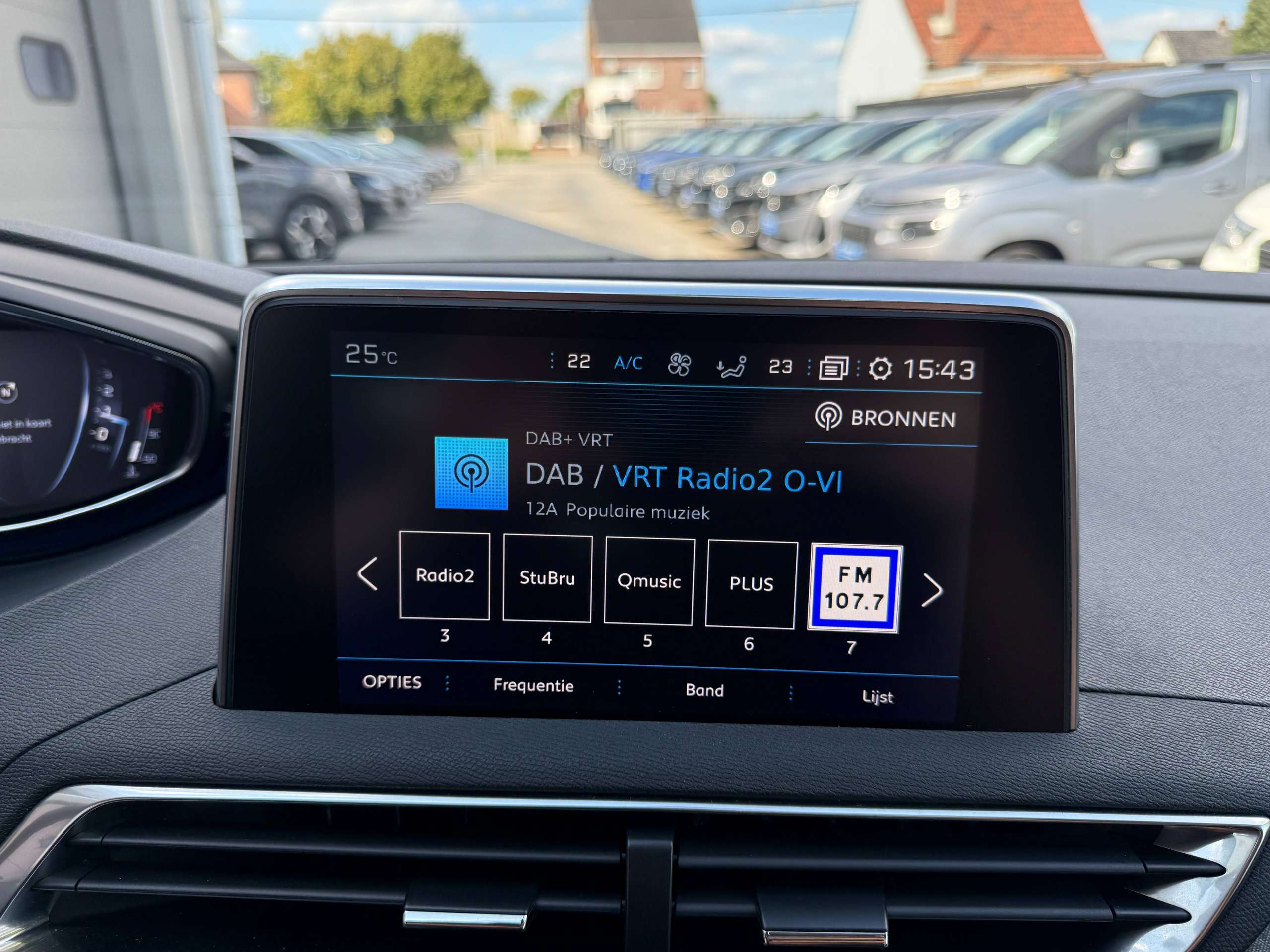 f874540f-257d-4293-b188-4f9145fff14c27-peugeot-5008-1-2i-130pk-7-zetels-navigatie-leder-camera-carplay-dab-pdc.jpg