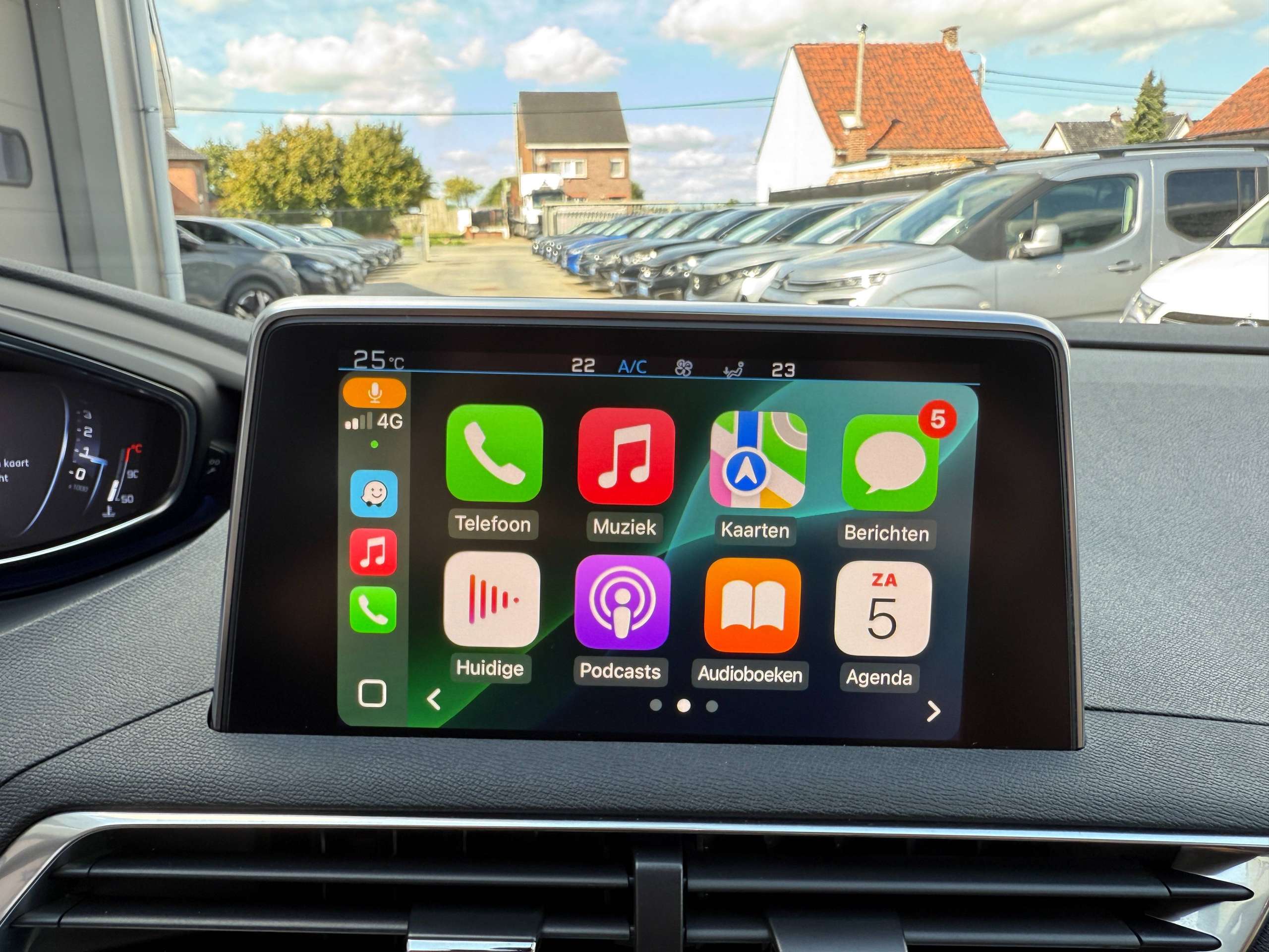 f874540f-257d-4293-b188-4f9145fff14c28-peugeot-5008-1-2i-130pk-7-zetels-navigatie-leder-camera-carplay-dab-pdc.jpg