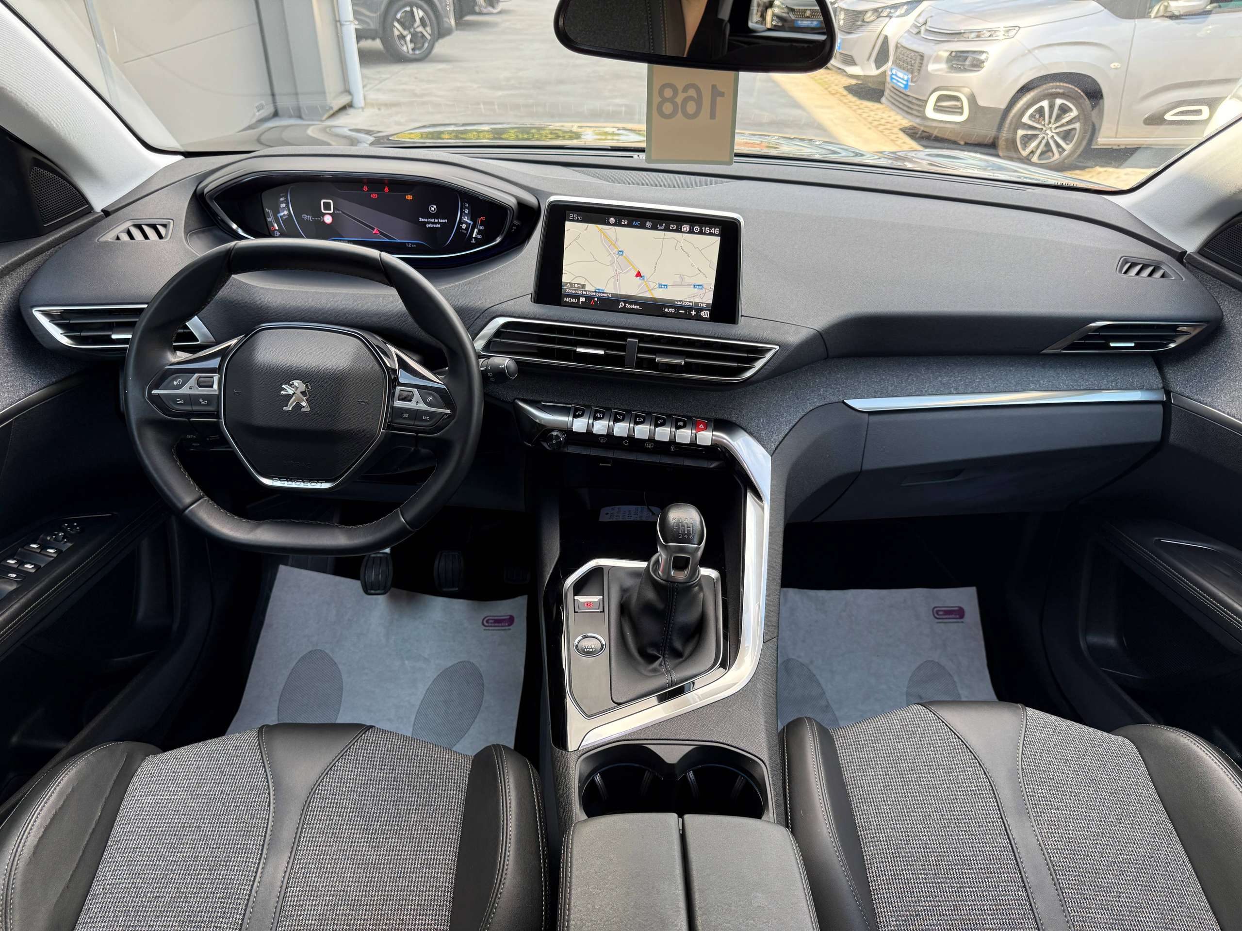 f874540f-257d-4293-b188-4f9145fff14c33-peugeot-5008-1-2i-130pk-7-zetels-navigatie-leder-camera-carplay-dab-pdc.jpg