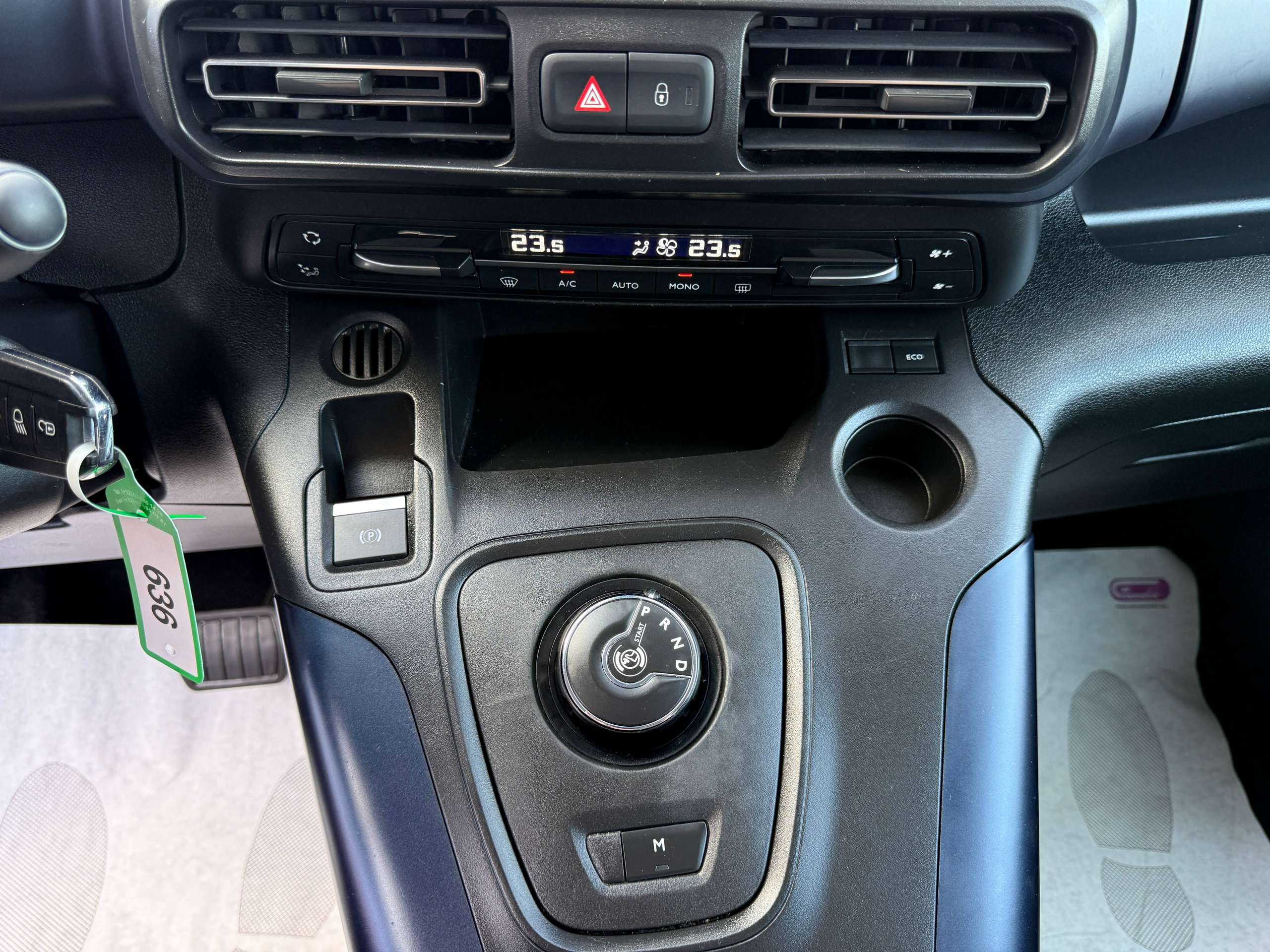 28e712aa-af7e-4145-af5f-5a539504ba4225-peugeot-rifter-1-5-bluehdi-automaat-rolstoelauto-ombouw-navigatie-camera-pdc-carpass.jpg