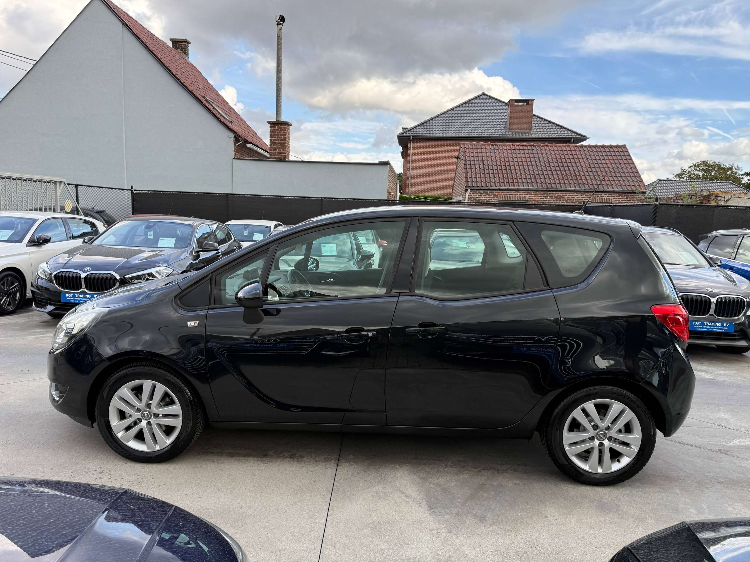3a2938f6-8e39-4994-b955-77619d7b5ff98-opel-meriva-1-4i-100pk-bluetooth-parkeersensoren-airco-alu-carpass.jpg