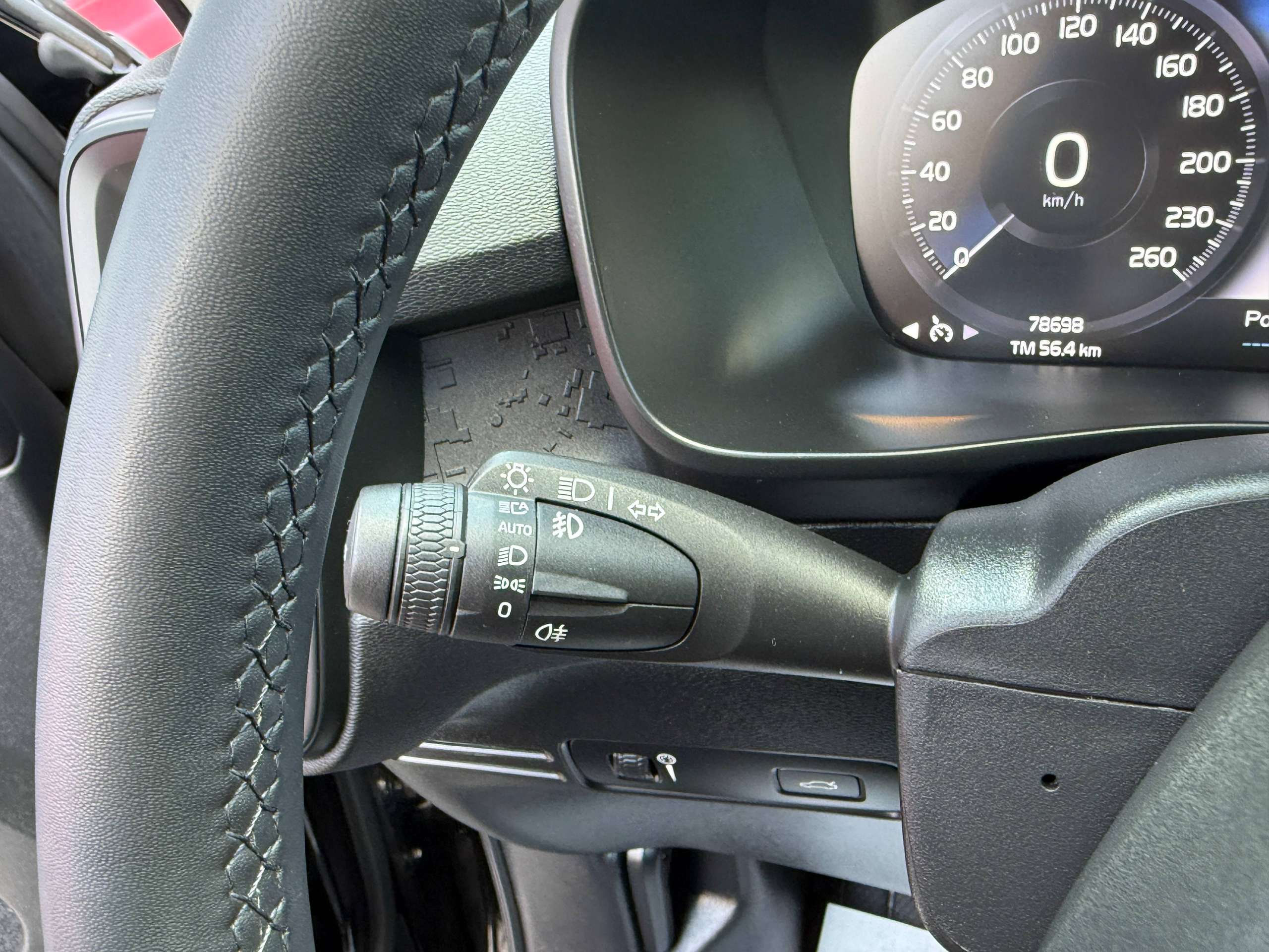 53df7cf8-a007-4ab9-911c-09261865c4b118-volvo-xc40-1-5-t2-129pk-geartronic-automaat-navigatie-camera-carplay-zetelverwarming-trekhaak-full-led-pdc.jpg