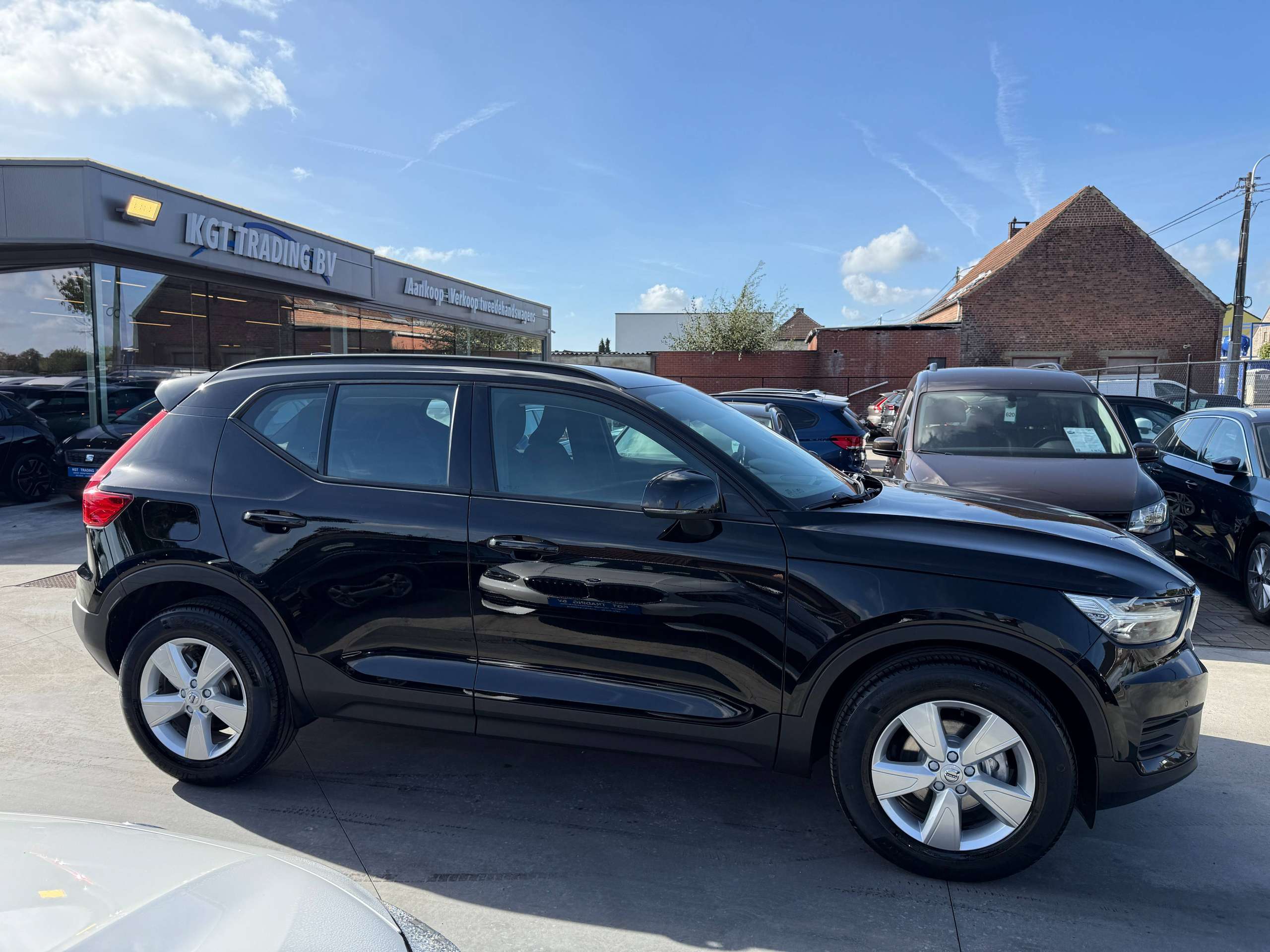 53df7cf8-a007-4ab9-911c-09261865c4b14-volvo-xc40-1-5-t2-129pk-geartronic-automaat-navigatie-camera-carplay-zetelverwarming-trekhaak-full-led-pdc.jpg