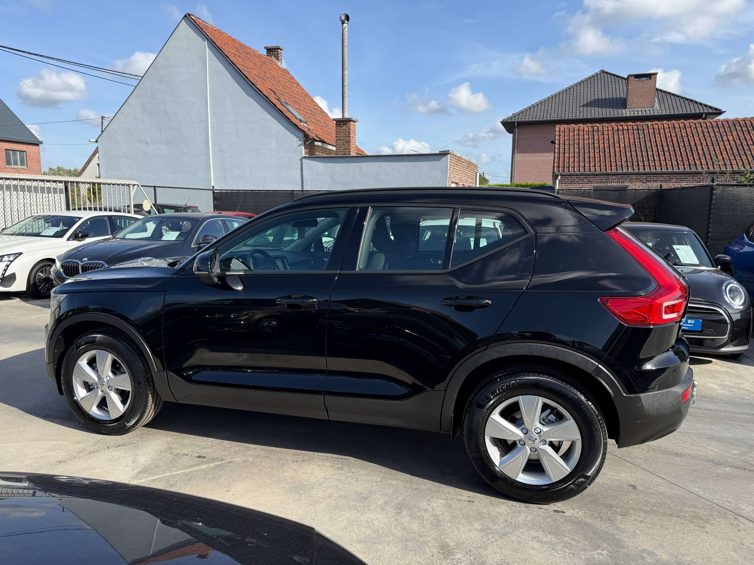 53df7cf8-a007-4ab9-911c-09261865c4b18-volvo-xc40-1-5-t2-129pk-geartronic-automaat-navigatie-camera-carplay-zetelverwarming-trekhaak-full-led-pdc.jpg