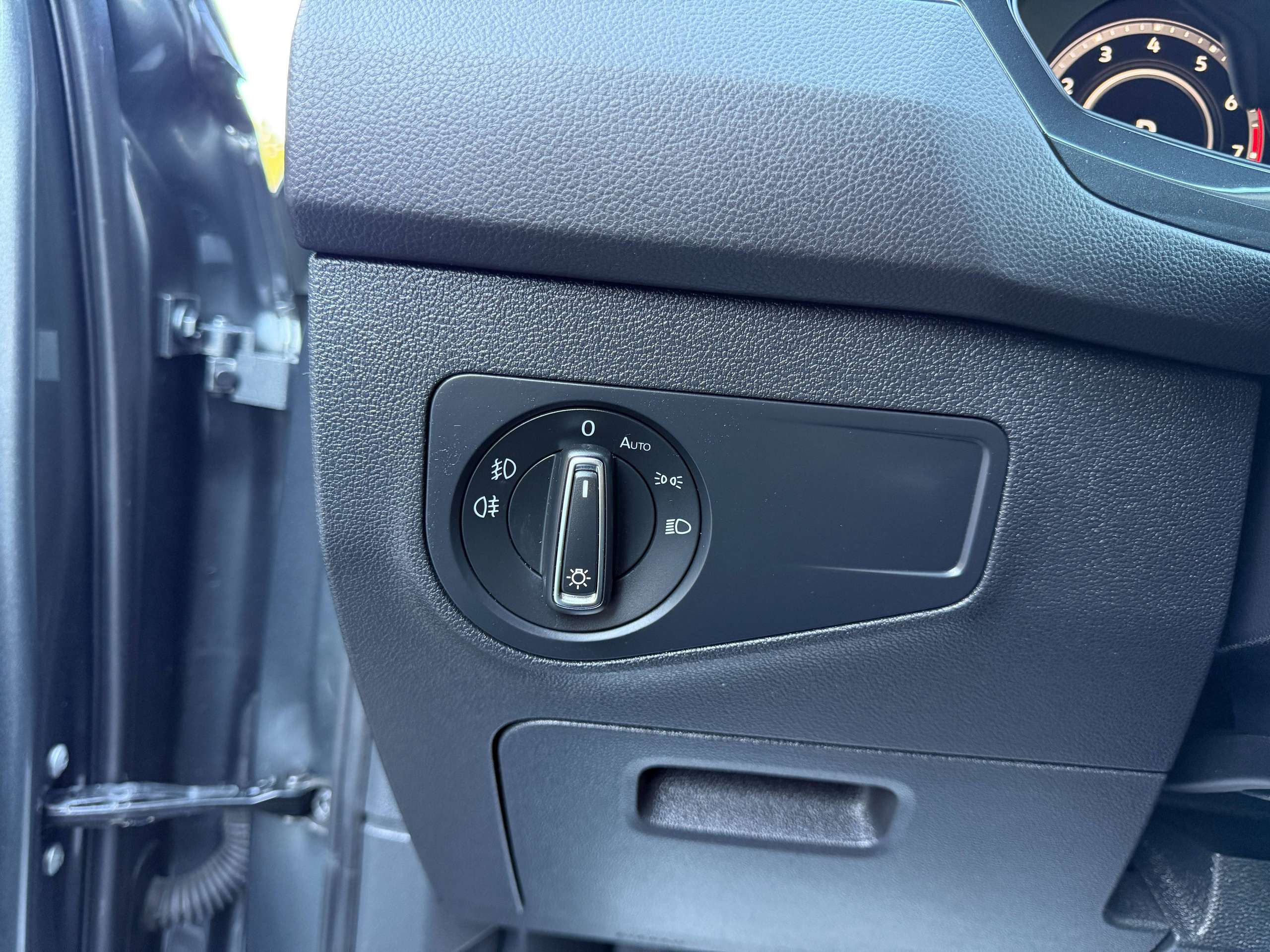 6651163a-1df4-4e42-a522-b99e4866aa6017-volkswagen-tiguan-1-4-tsi-150pk-dsg-automaat-virtual-navigatie-full-led-pdc-trekhaak-alu.jpg