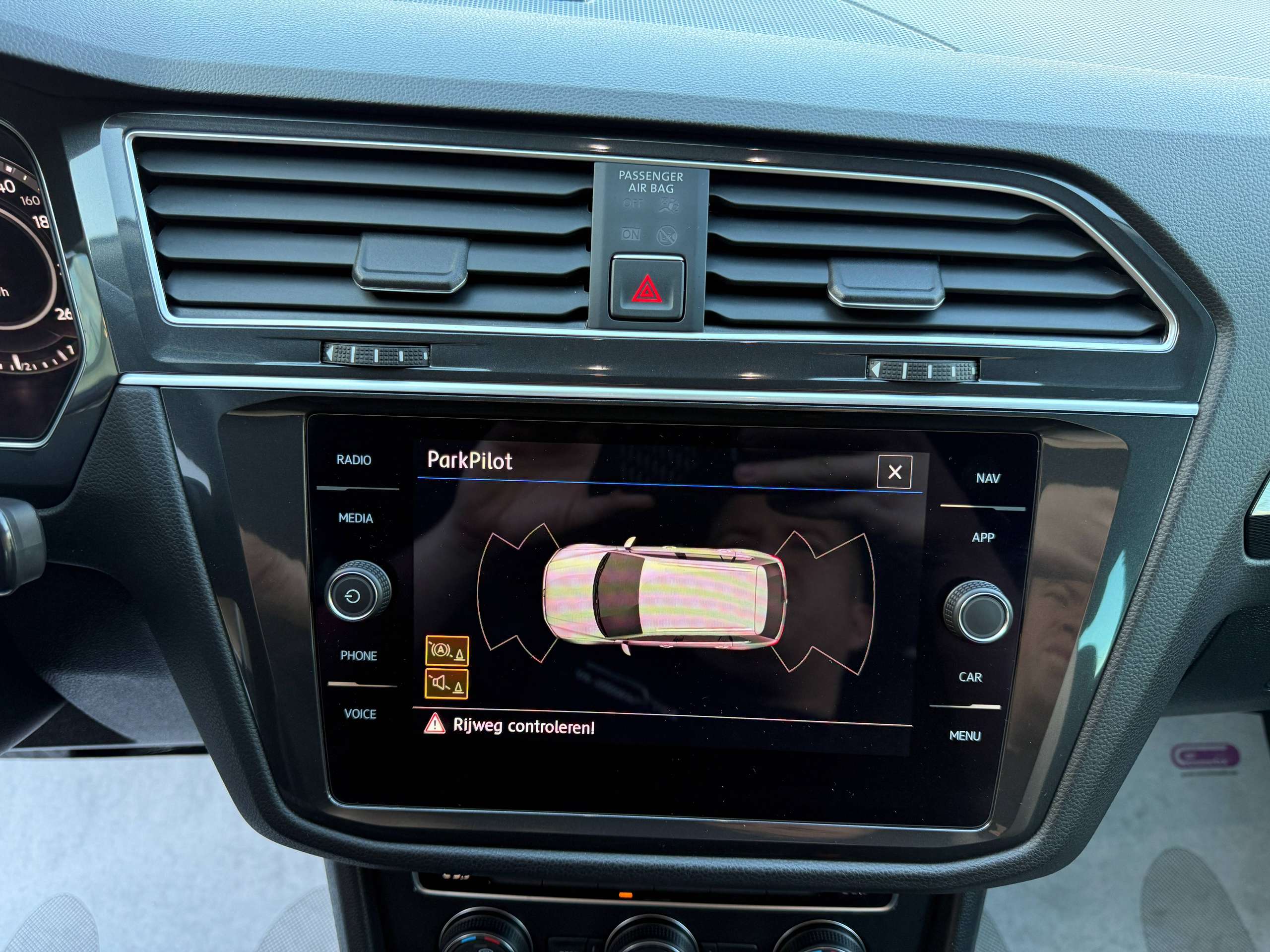 6651163a-1df4-4e42-a522-b99e4866aa6022-volkswagen-tiguan-1-4-tsi-150pk-dsg-automaat-virtual-navigatie-full-led-pdc-trekhaak-alu.jpg