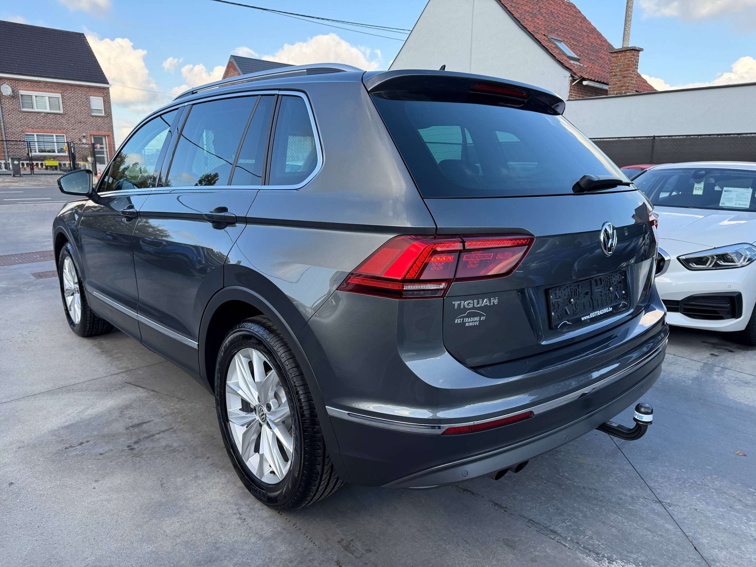 6651163a-1df4-4e42-a522-b99e4866aa607-volkswagen-tiguan-1-4-tsi-150pk-dsg-automaat-virtual-navigatie-full-led-pdc-trekhaak-alu.jpg