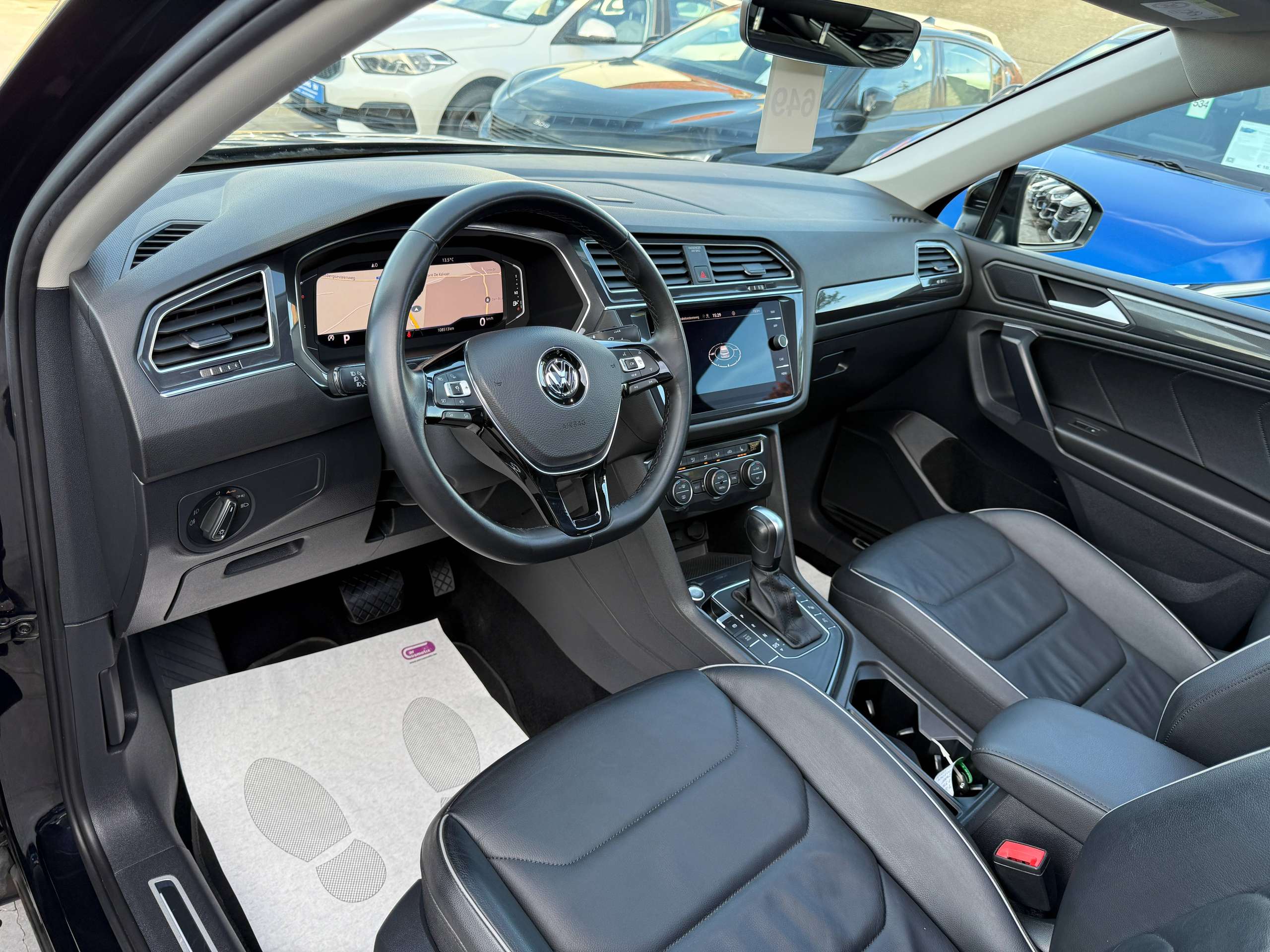 73df5206-470b-4f9a-9d3a-0a344404516d13-volkswagen-tiguan-allspace-1-5-tsi-automaat-7-zetels-navigatie-opendak-zwart-leder-360-camera-carplay-led.jpg