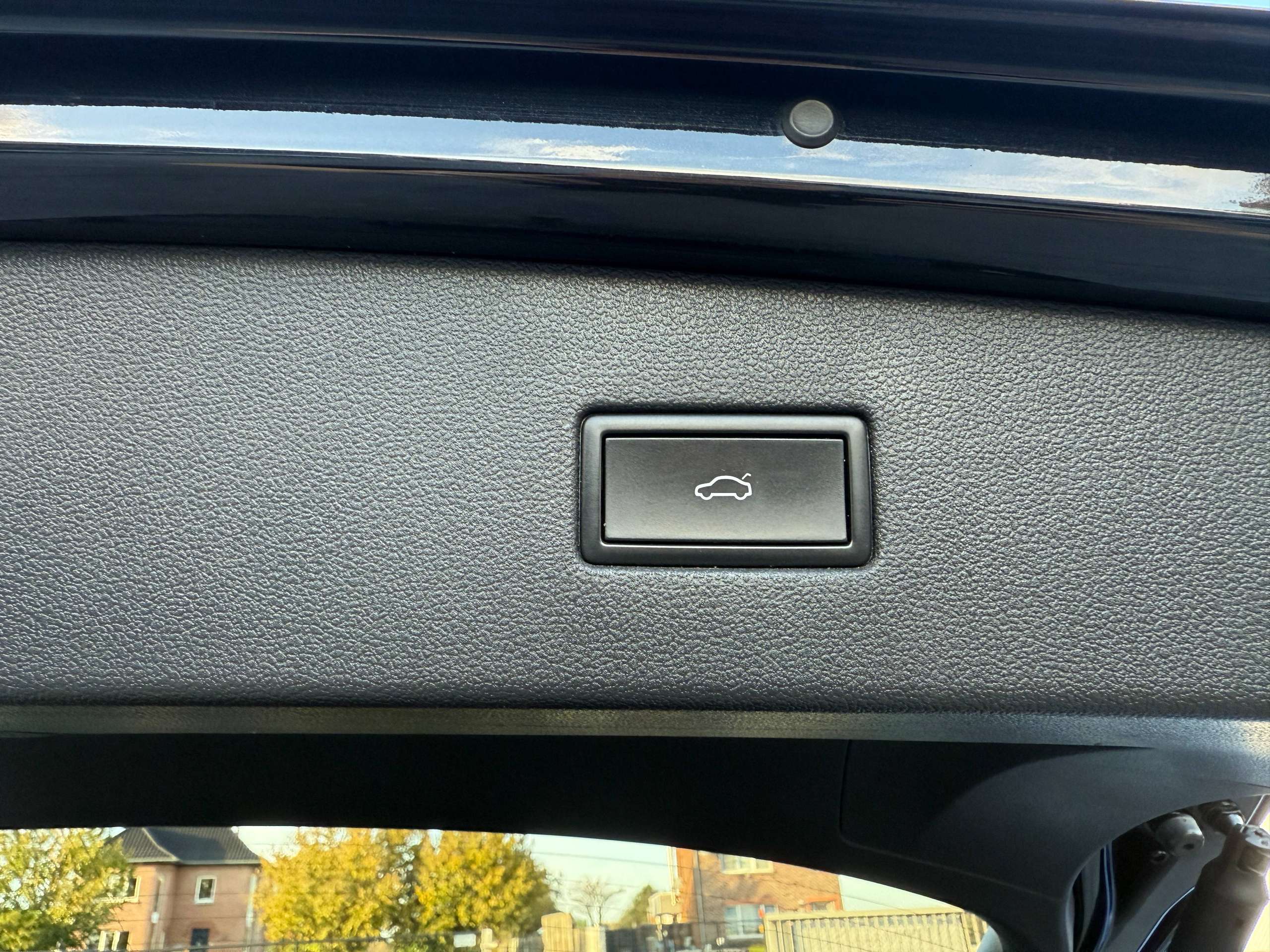 73df5206-470b-4f9a-9d3a-0a344404516d18-volkswagen-tiguan-allspace-1-5-tsi-automaat-7-zetels-navigatie-opendak-zwart-leder-360-camera-carplay-led.jpg