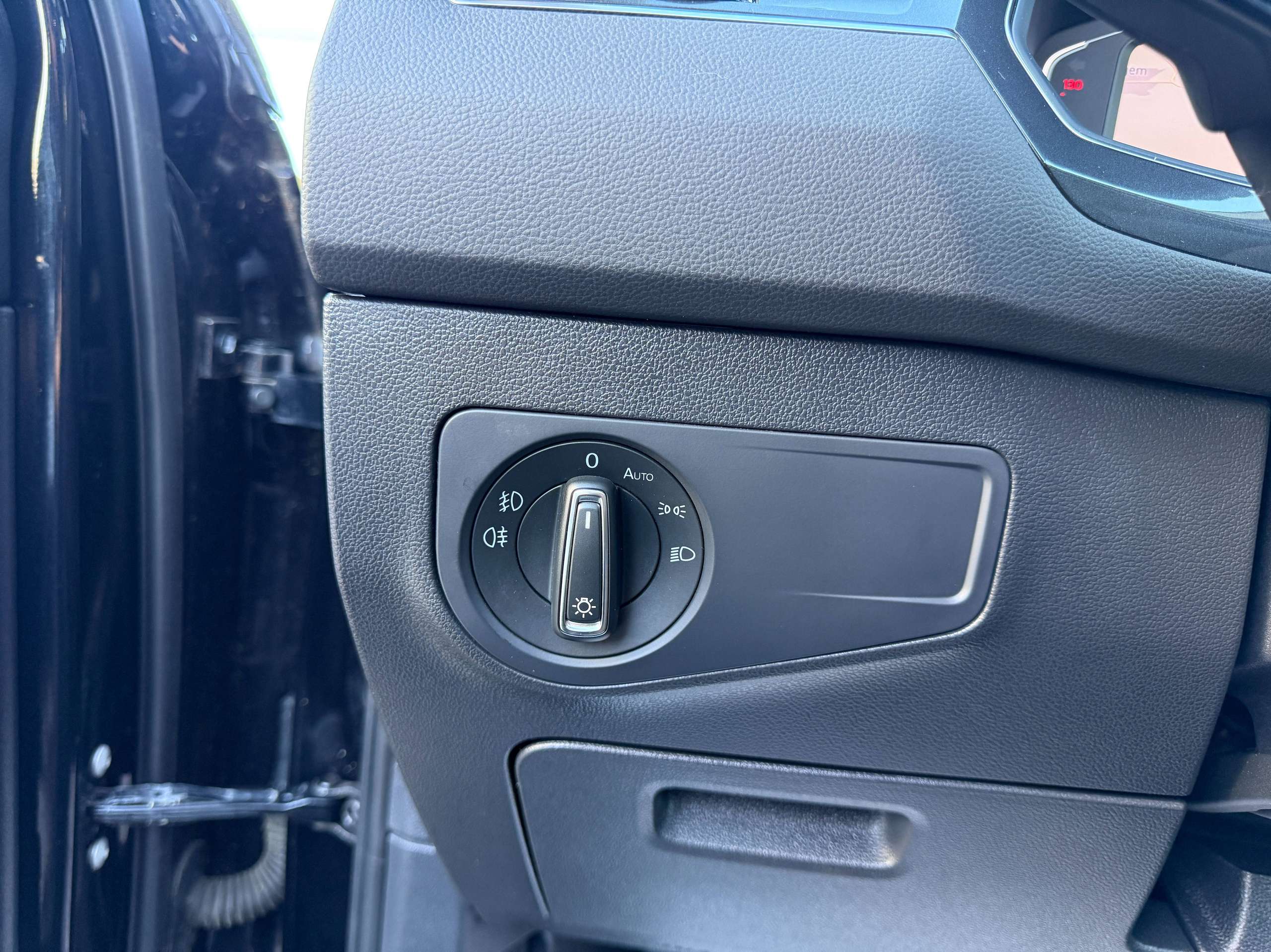 73df5206-470b-4f9a-9d3a-0a344404516d19-volkswagen-tiguan-allspace-1-5-tsi-automaat-7-zetels-navigatie-opendak-zwart-leder-360-camera-carplay-led.jpg