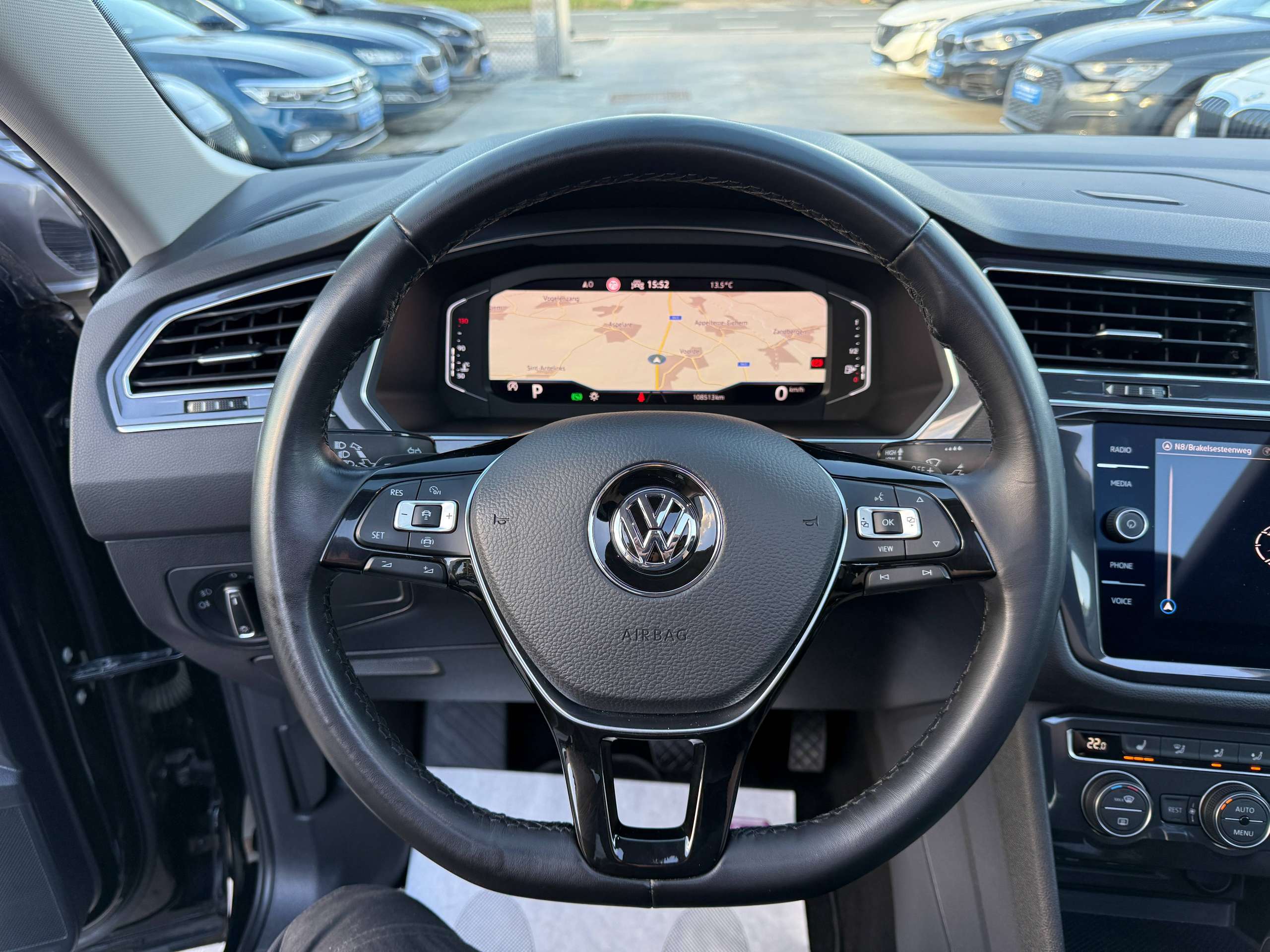 73df5206-470b-4f9a-9d3a-0a344404516d20-volkswagen-tiguan-allspace-1-5-tsi-automaat-7-zetels-navigatie-opendak-zwart-leder-360-camera-carplay-led.jpg
