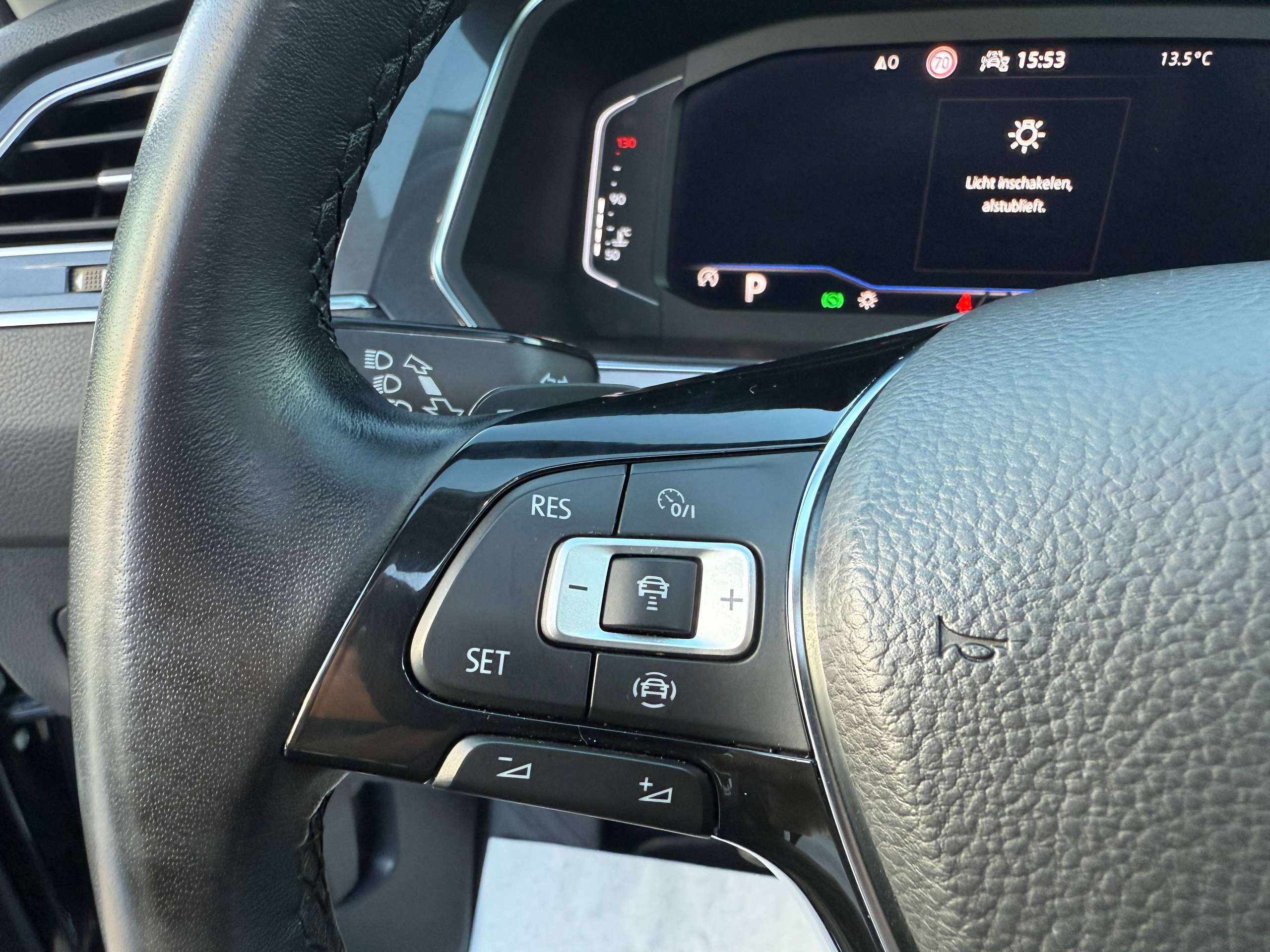 73df5206-470b-4f9a-9d3a-0a344404516d23-volkswagen-tiguan-allspace-1-5-tsi-automaat-7-zetels-navigatie-opendak-zwart-leder-360-camera-carplay-led.jpg