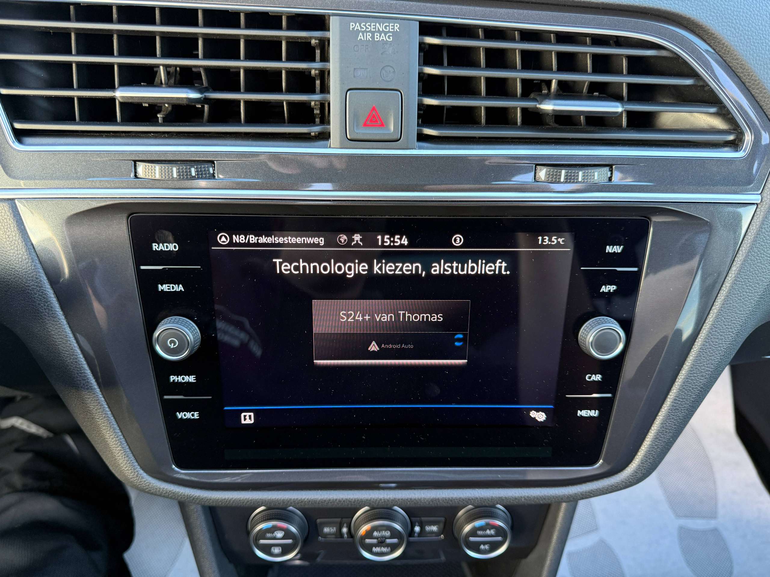 73df5206-470b-4f9a-9d3a-0a344404516d29-volkswagen-tiguan-allspace-1-5-tsi-automaat-7-zetels-navigatie-opendak-zwart-leder-360-camera-carplay-led.jpg