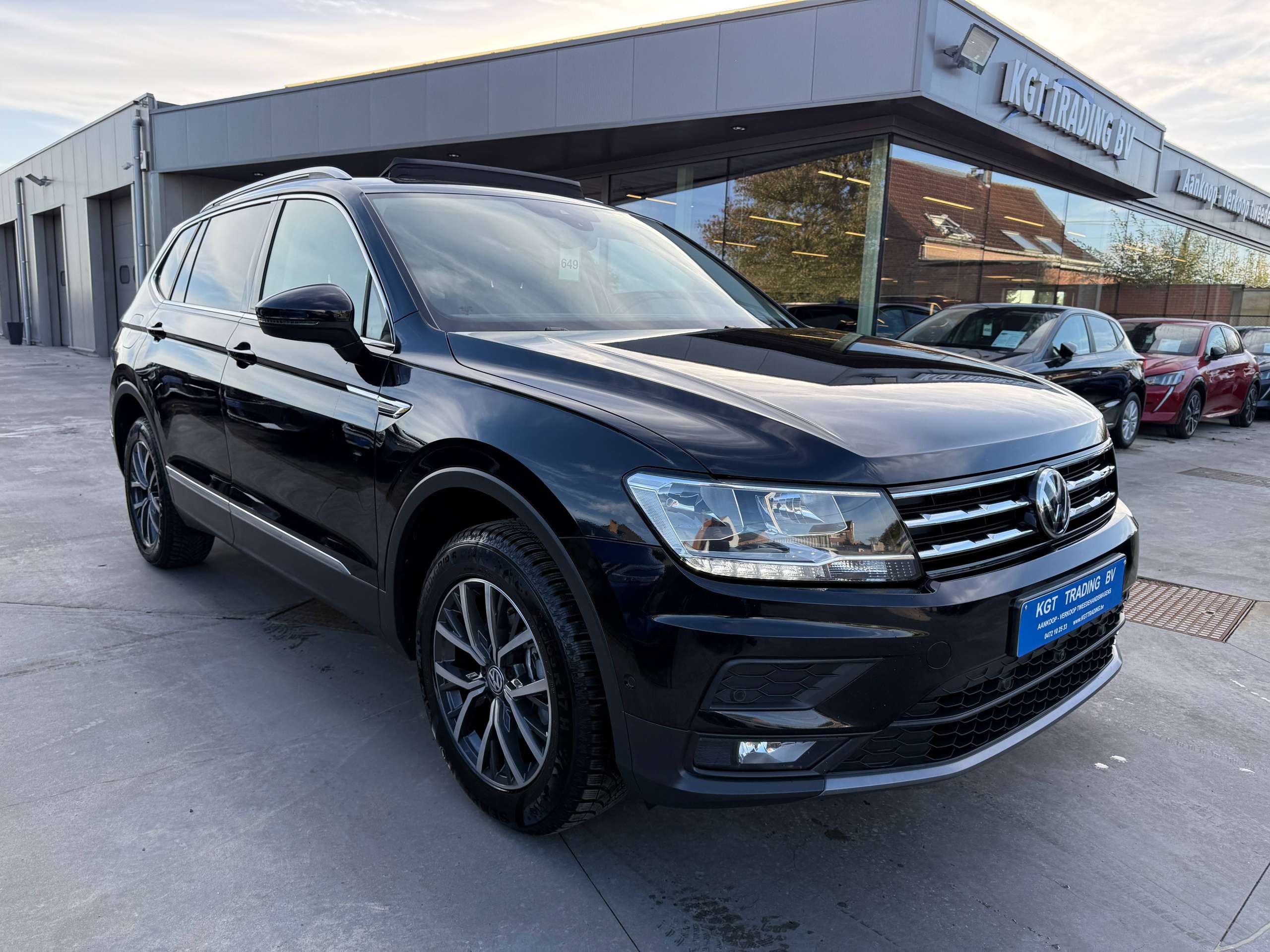 73df5206-470b-4f9a-9d3a-0a344404516d3-volkswagen-tiguan-allspace-1-5-tsi-automaat-7-zetels-navigatie-opendak-zwart-leder-360-camera-carplay-led.jpg