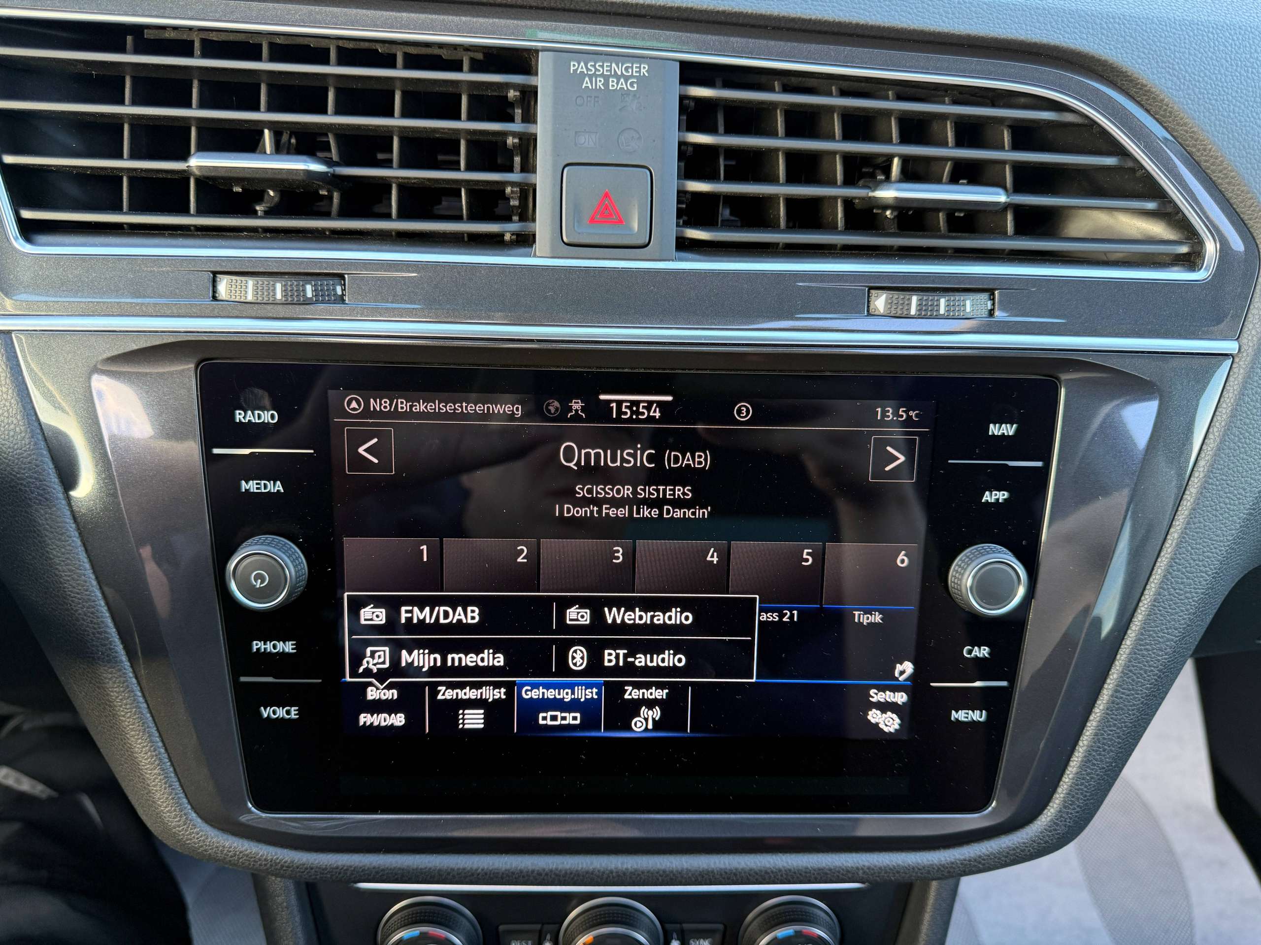 73df5206-470b-4f9a-9d3a-0a344404516d30-volkswagen-tiguan-allspace-1-5-tsi-automaat-7-zetels-navigatie-opendak-zwart-leder-360-camera-carplay-led.jpg