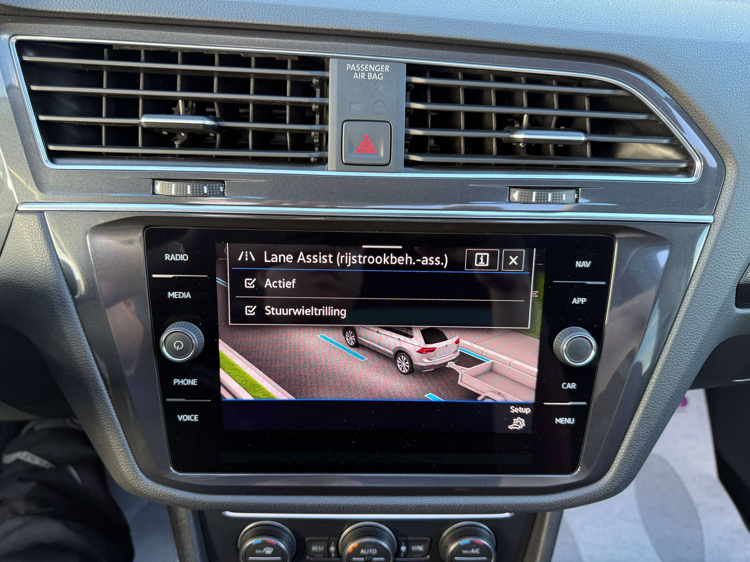 73df5206-470b-4f9a-9d3a-0a344404516d32-volkswagen-tiguan-allspace-1-5-tsi-automaat-7-zetels-navigatie-opendak-zwart-leder-360-camera-carplay-led.jpg