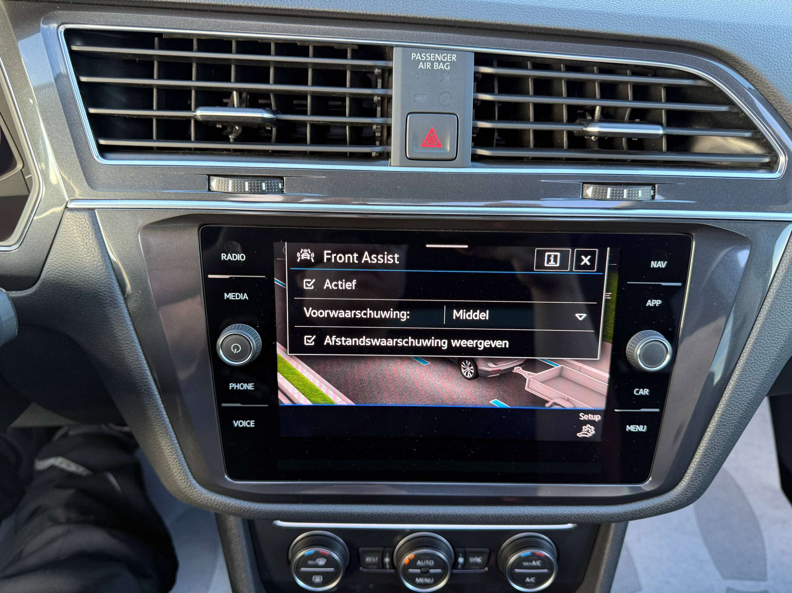 73df5206-470b-4f9a-9d3a-0a344404516d33-volkswagen-tiguan-allspace-1-5-tsi-automaat-7-zetels-navigatie-opendak-zwart-leder-360-camera-carplay-led.jpg