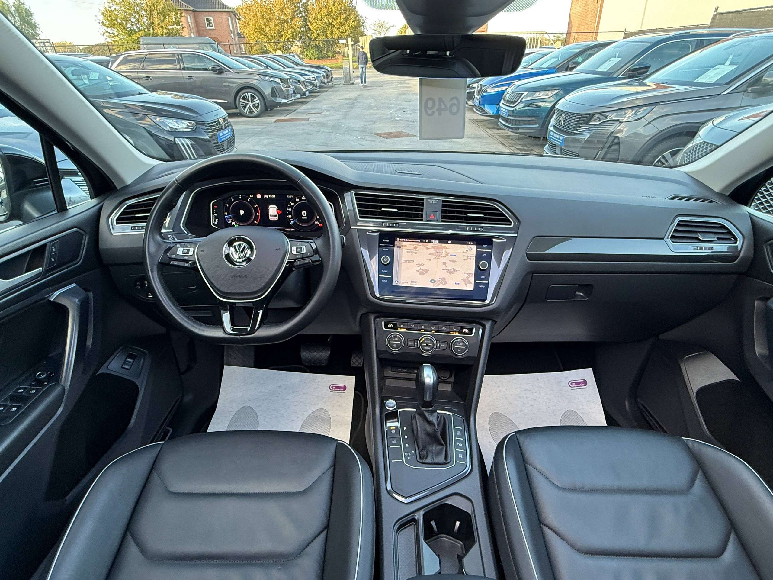 73df5206-470b-4f9a-9d3a-0a344404516d43-volkswagen-tiguan-allspace-1-5-tsi-automaat-7-zetels-navigatie-opendak-zwart-leder-360-camera-carplay-led.jpg