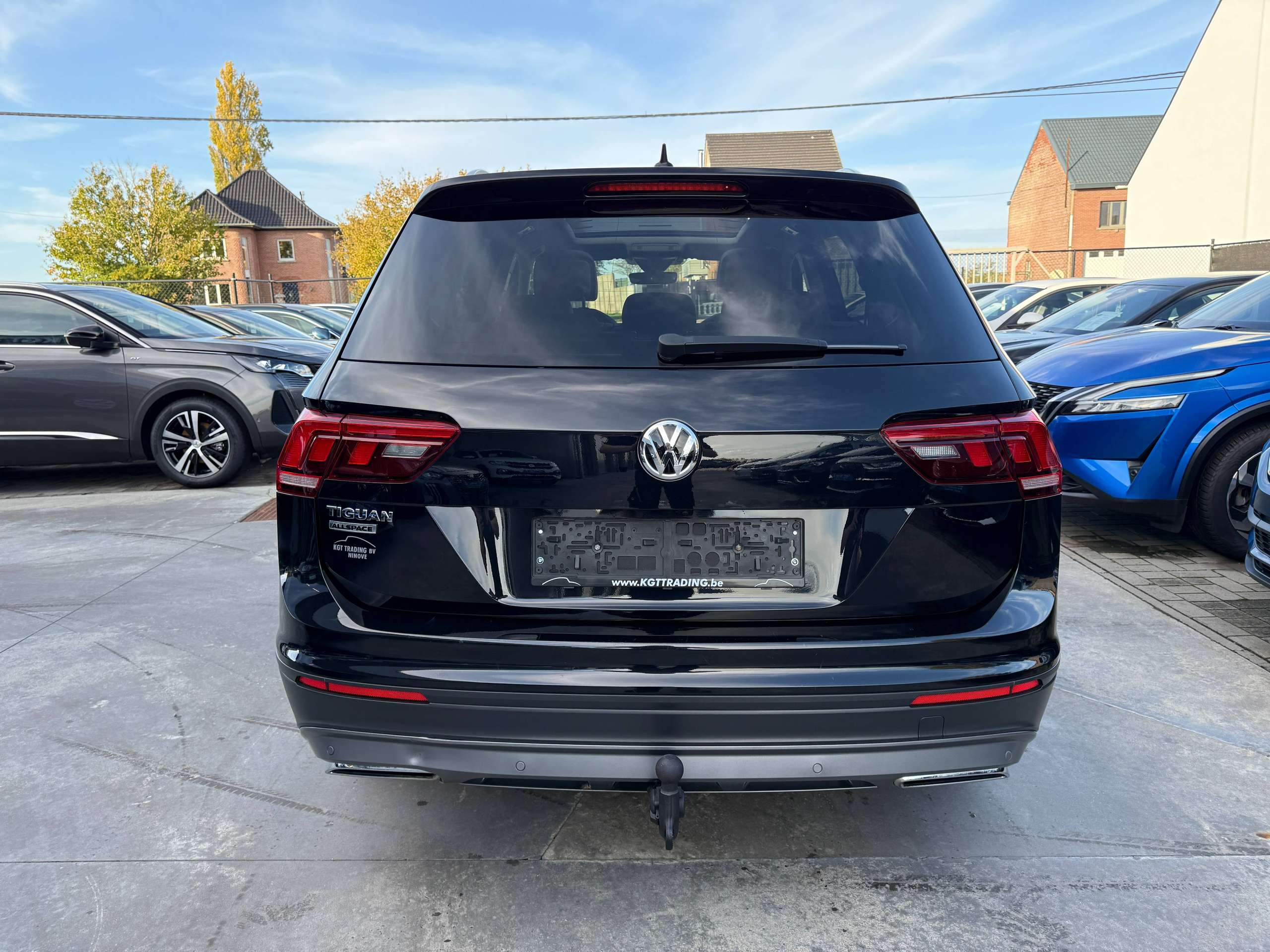 73df5206-470b-4f9a-9d3a-0a344404516d6-volkswagen-tiguan-allspace-1-5-tsi-automaat-7-zetels-navigatie-opendak-zwart-leder-360-camera-carplay-led.jpg