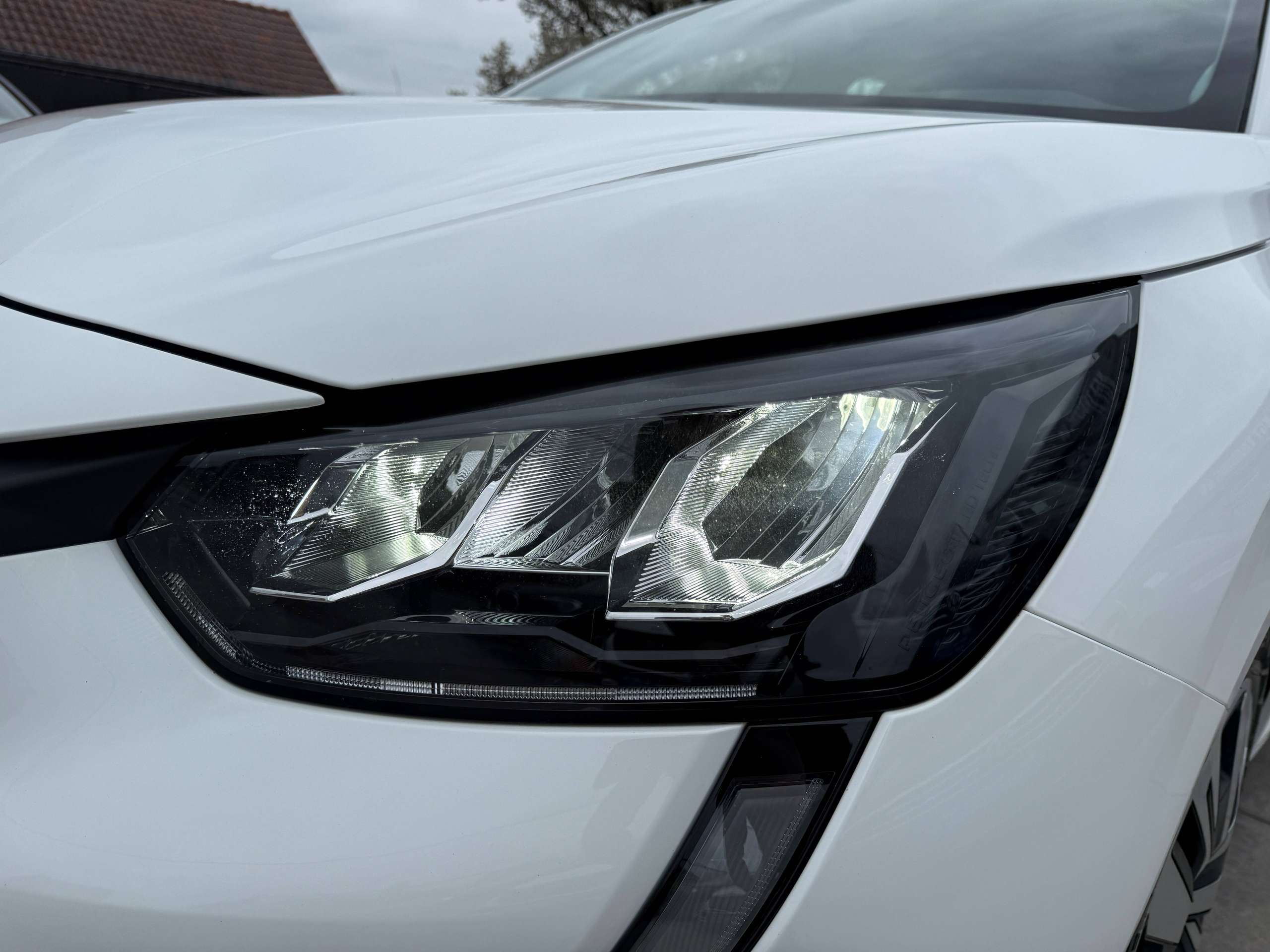 836cb1f5-85c0-423d-b2de-67b6da61c0d710-peugeot-208-1-2i-full-led-camera-navigatie-carplay-pdc-airco.jpg