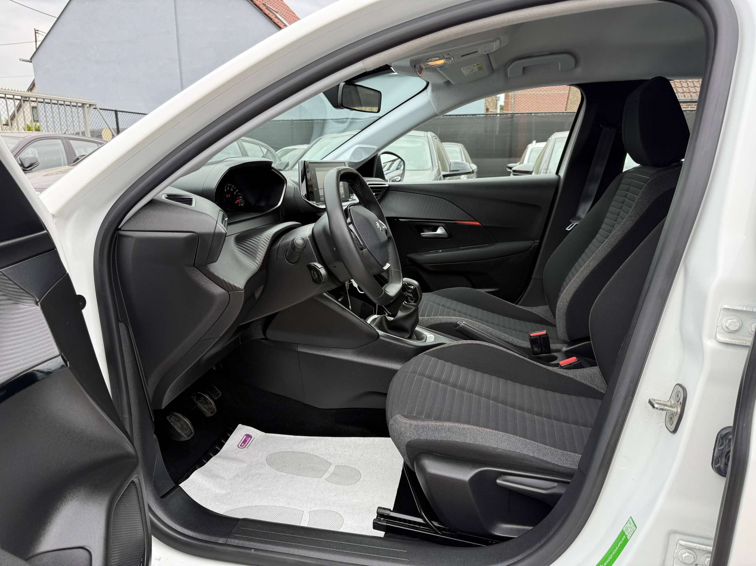 836cb1f5-85c0-423d-b2de-67b6da61c0d712-peugeot-208-1-2i-full-led-camera-navigatie-carplay-pdc-airco.jpg