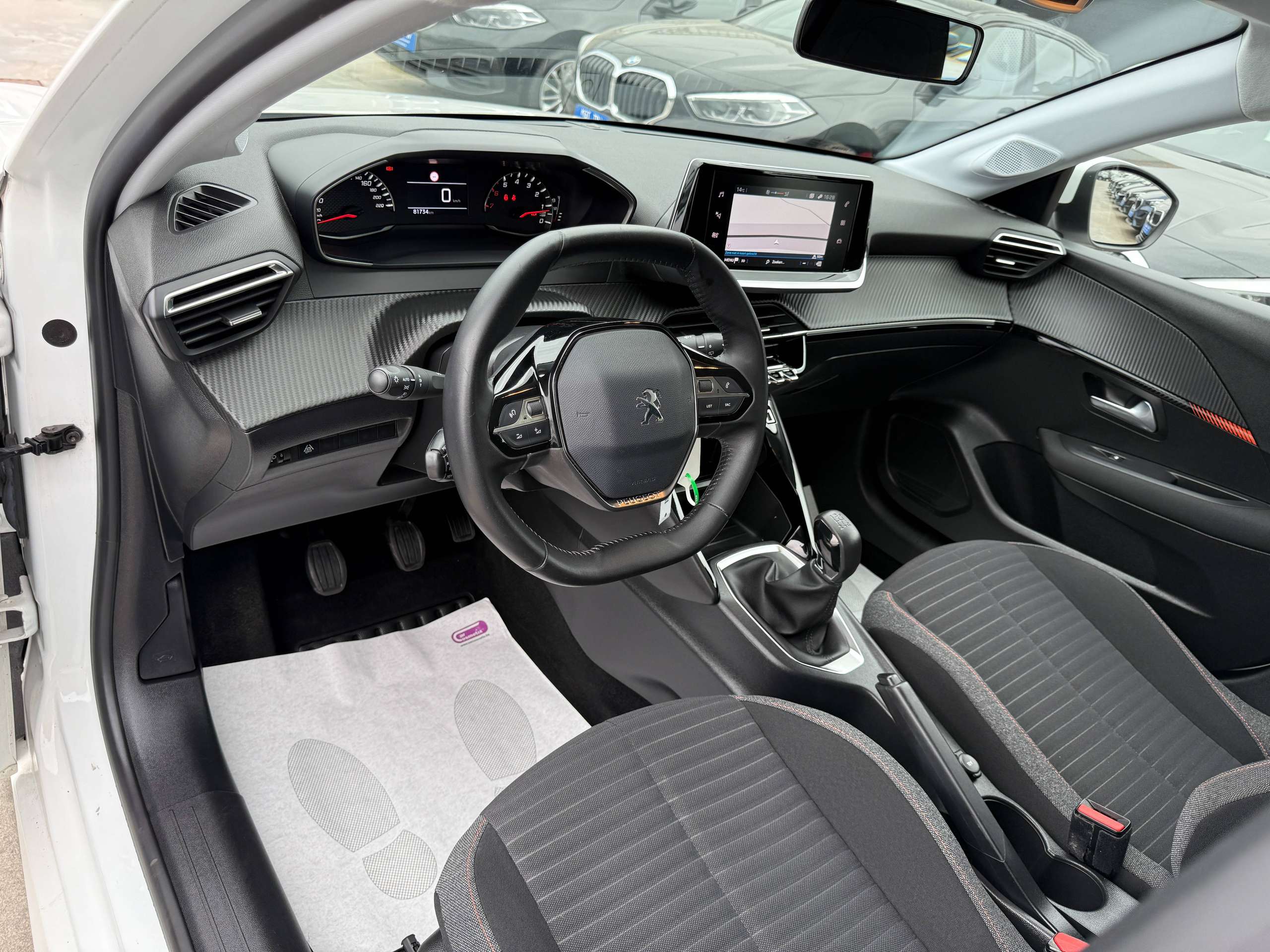 836cb1f5-85c0-423d-b2de-67b6da61c0d713-peugeot-208-1-2i-full-led-camera-navigatie-carplay-pdc-airco.jpg