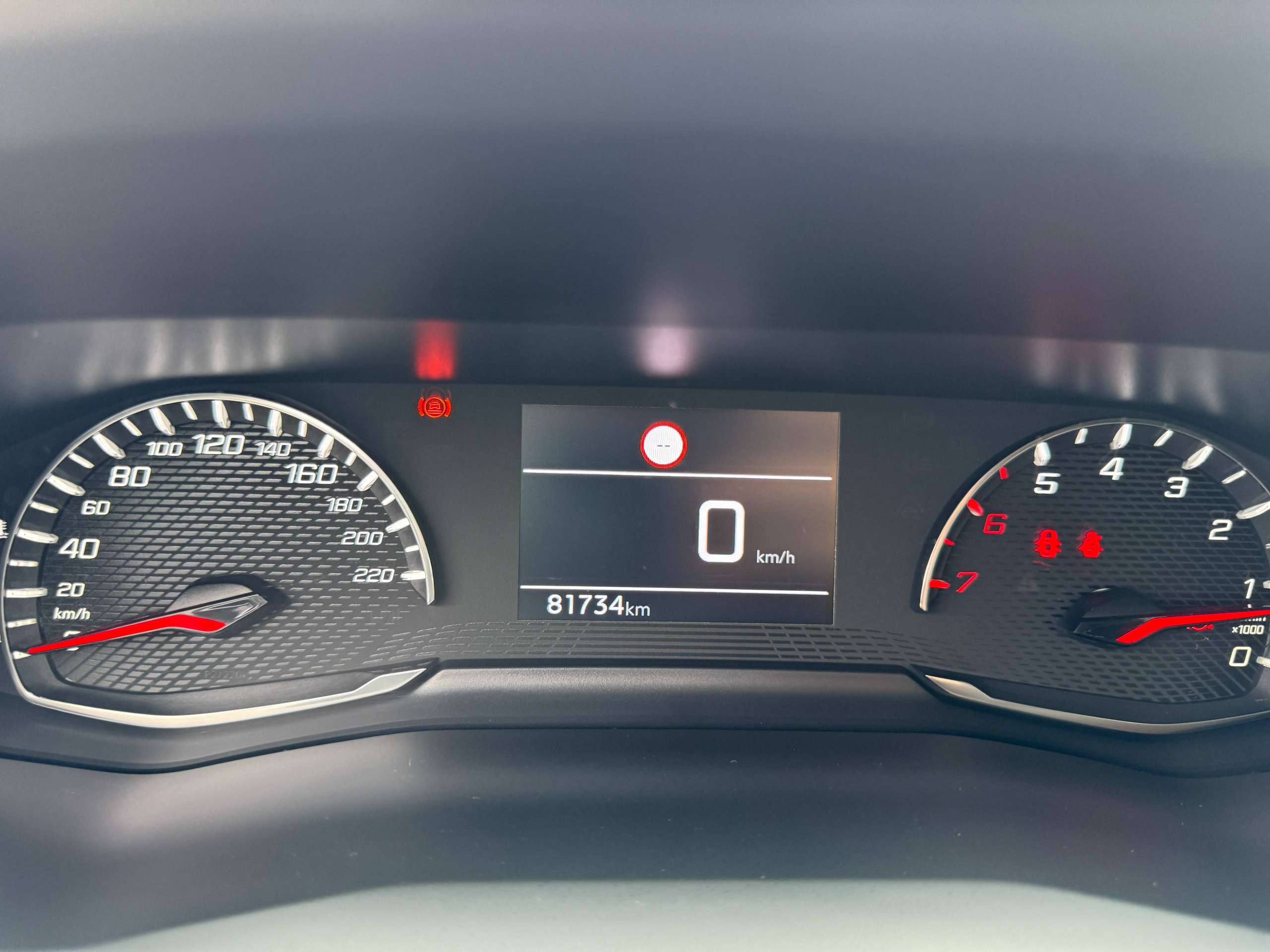 836cb1f5-85c0-423d-b2de-67b6da61c0d717-peugeot-208-1-2i-full-led-camera-navigatie-carplay-pdc-airco.jpg
