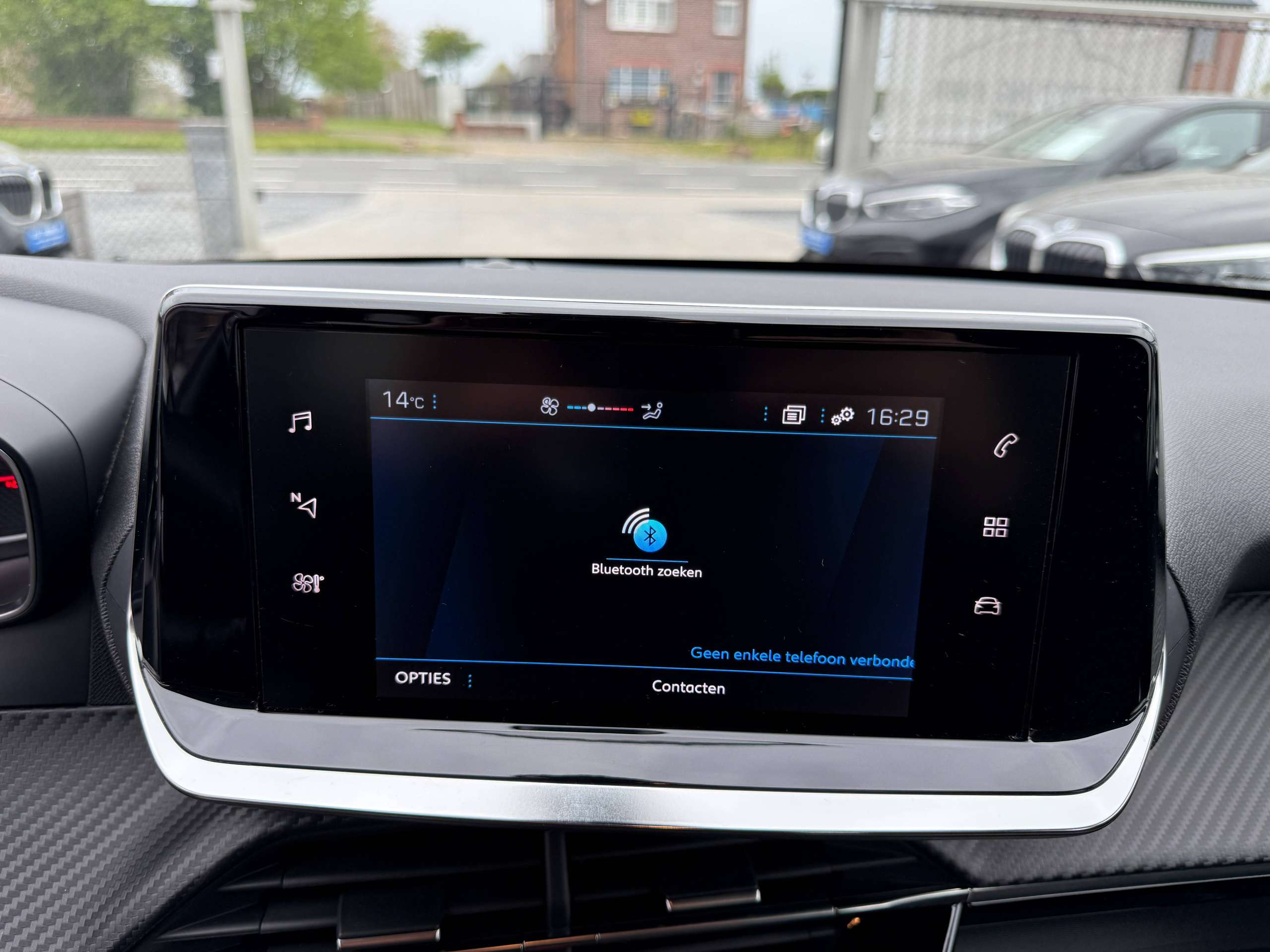 836cb1f5-85c0-423d-b2de-67b6da61c0d721-peugeot-208-1-2i-full-led-camera-navigatie-carplay-pdc-airco.jpg