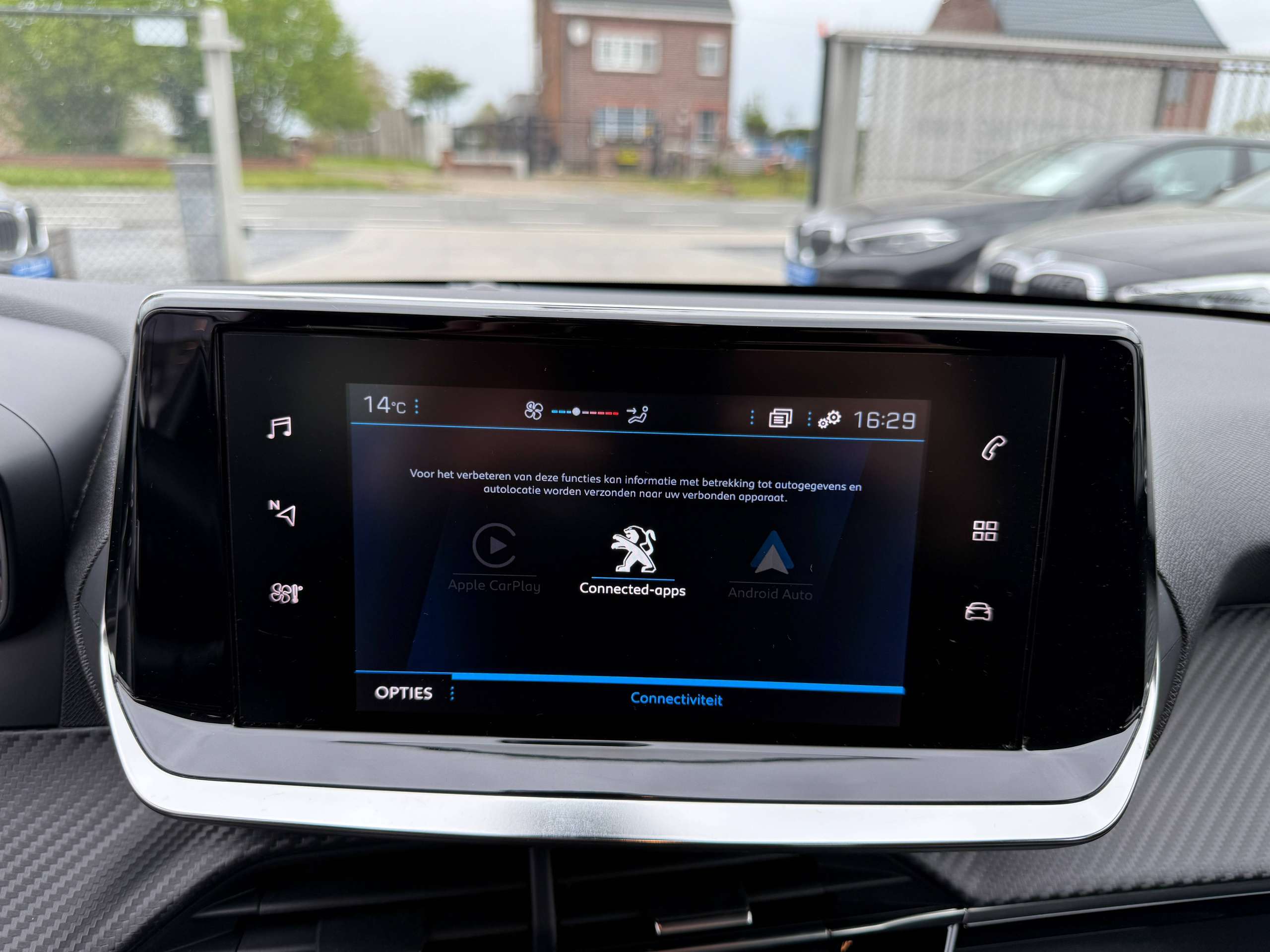 836cb1f5-85c0-423d-b2de-67b6da61c0d722-peugeot-208-1-2i-full-led-camera-navigatie-carplay-pdc-airco.jpg