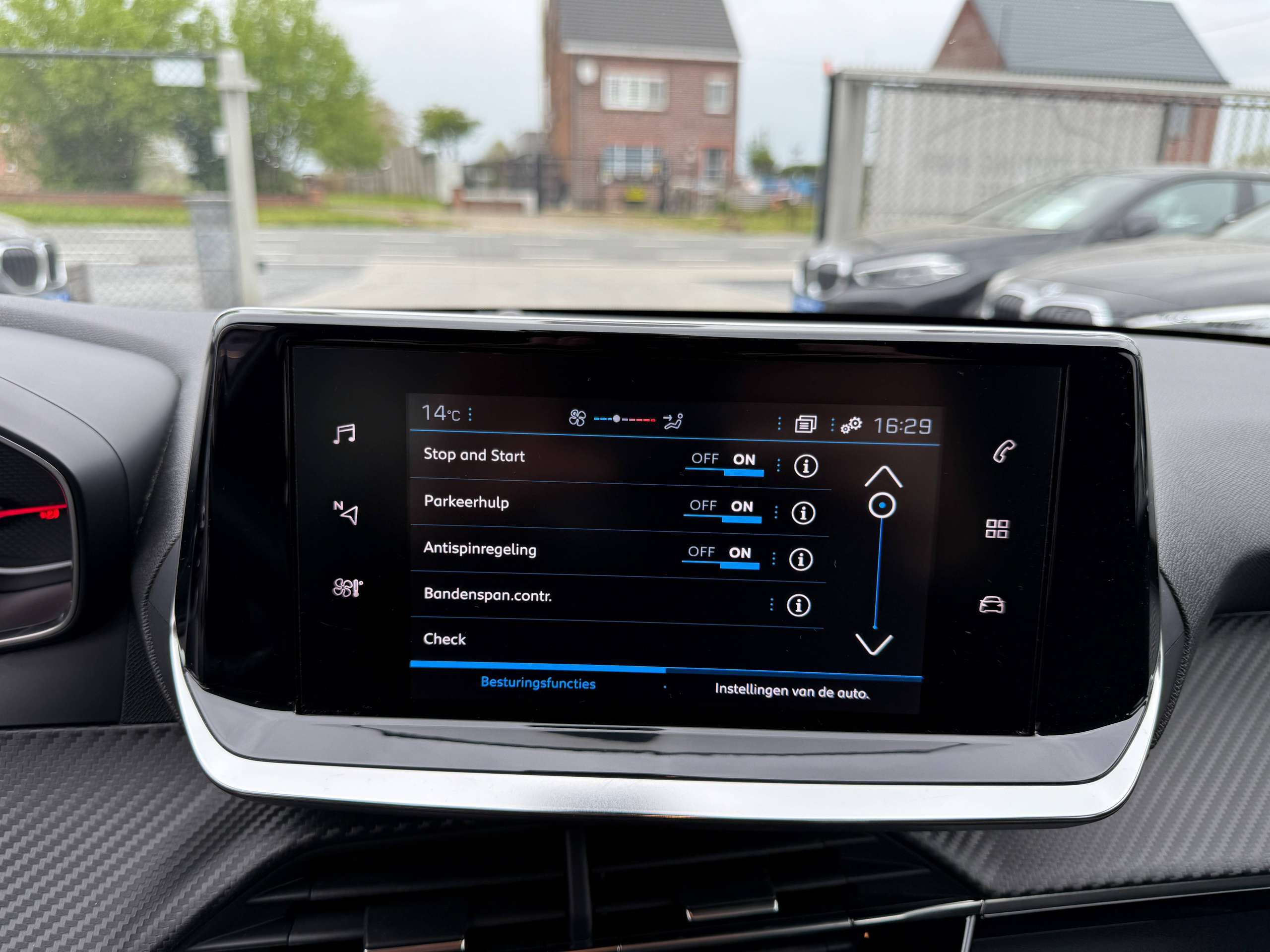 836cb1f5-85c0-423d-b2de-67b6da61c0d723-peugeot-208-1-2i-full-led-camera-navigatie-carplay-pdc-airco.jpg
