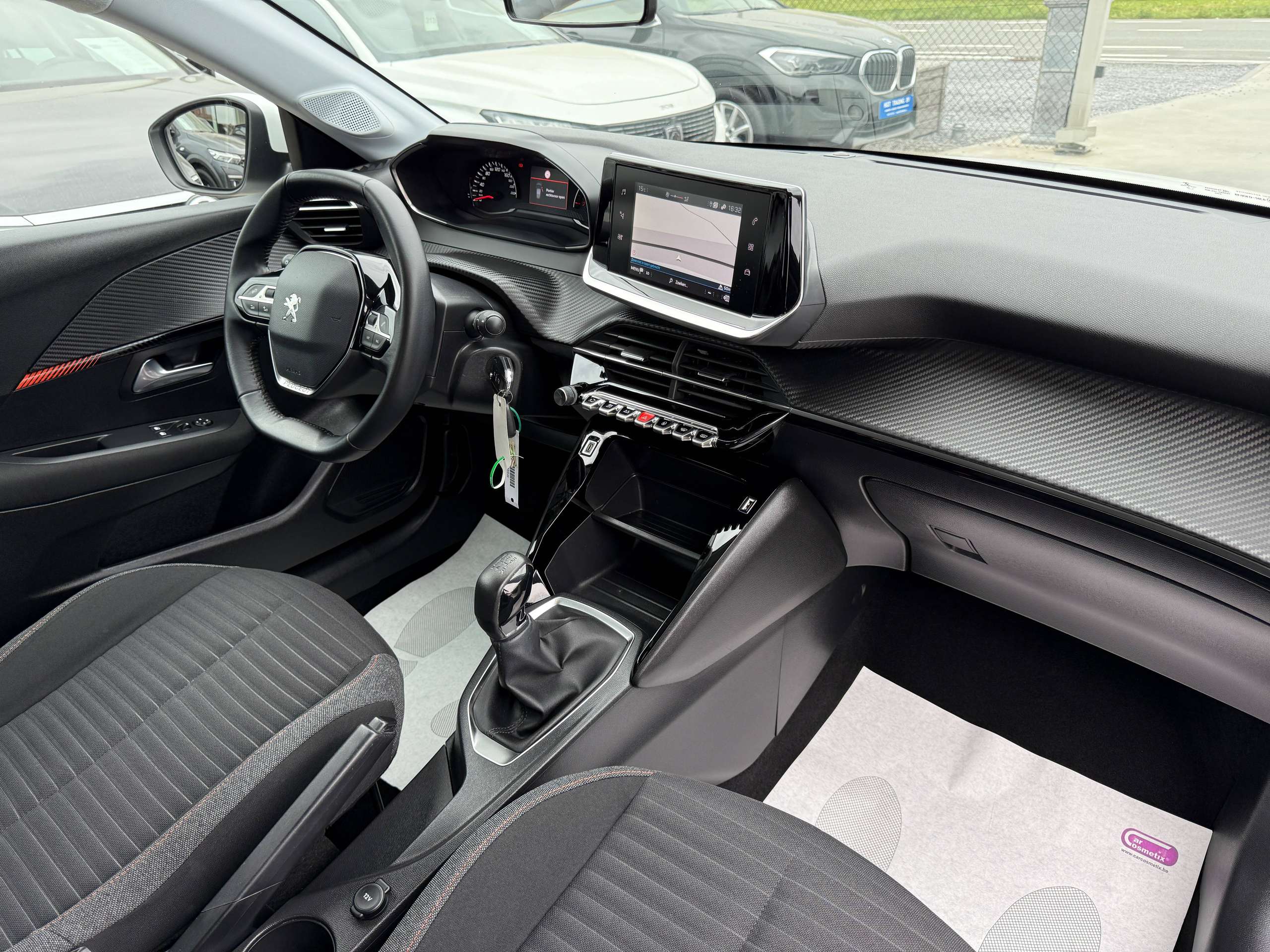 836cb1f5-85c0-423d-b2de-67b6da61c0d728-peugeot-208-1-2i-full-led-camera-navigatie-carplay-pdc-airco.jpg